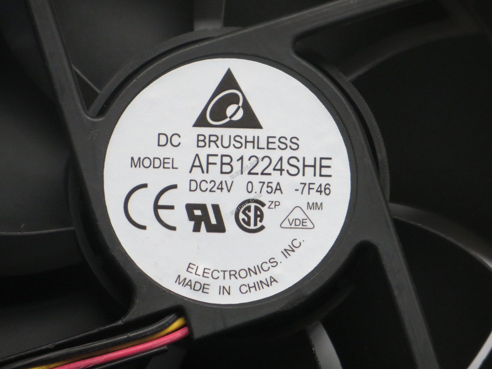 AFB1224SHE-7F46 DC24V, 75A 3 vezeték Hűtőventilátor 