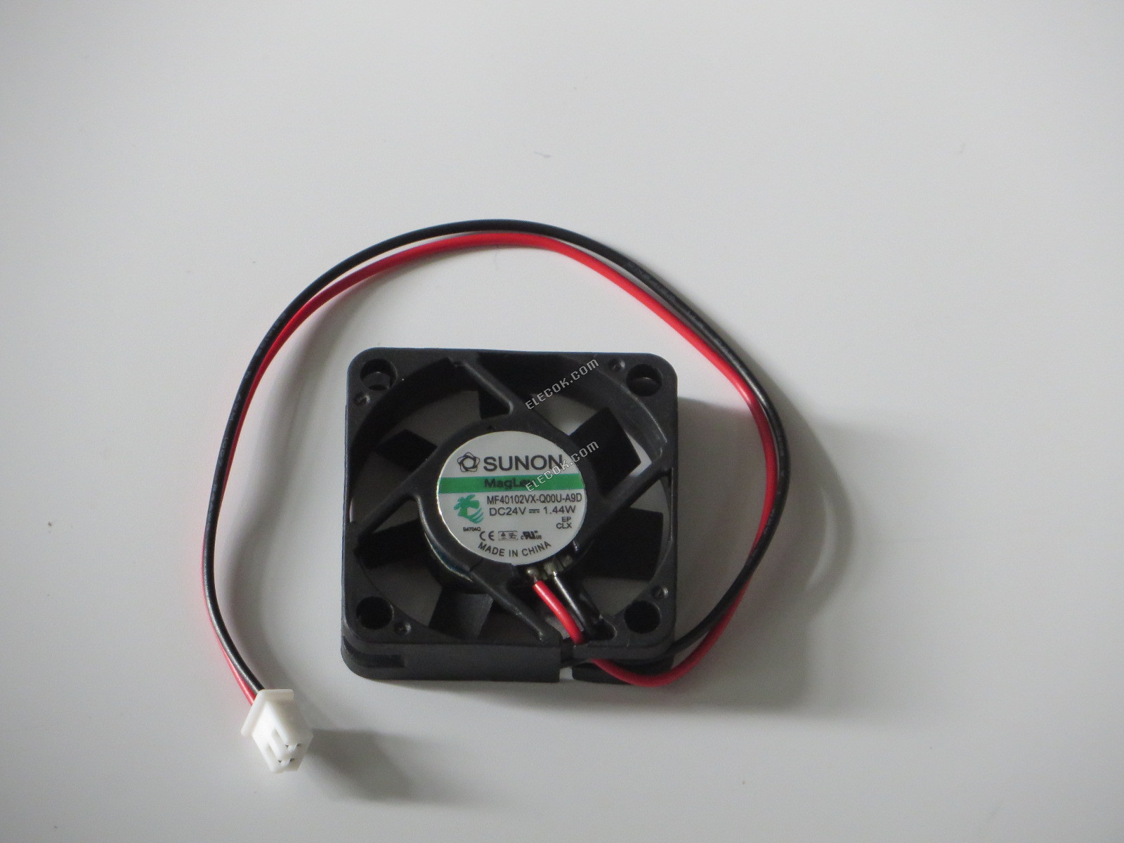 SUNON MF40102VX-Q00U-A9D 24V 1,44W 2 vodiče Chladicí Ventilátor s bílá konektor, repasovaný 