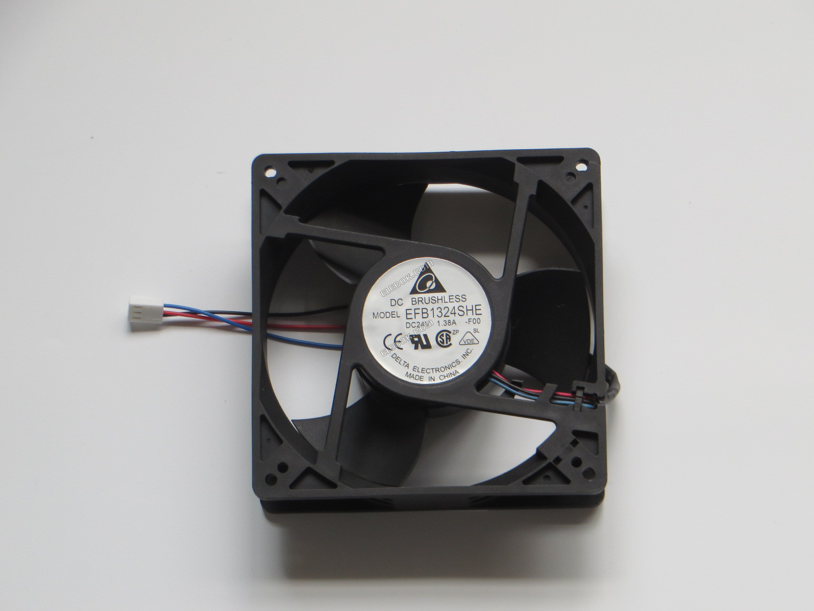 DELTA EFB1324SHE-F00 24V 1,38A 3 vezeték Hűtőventilátor 