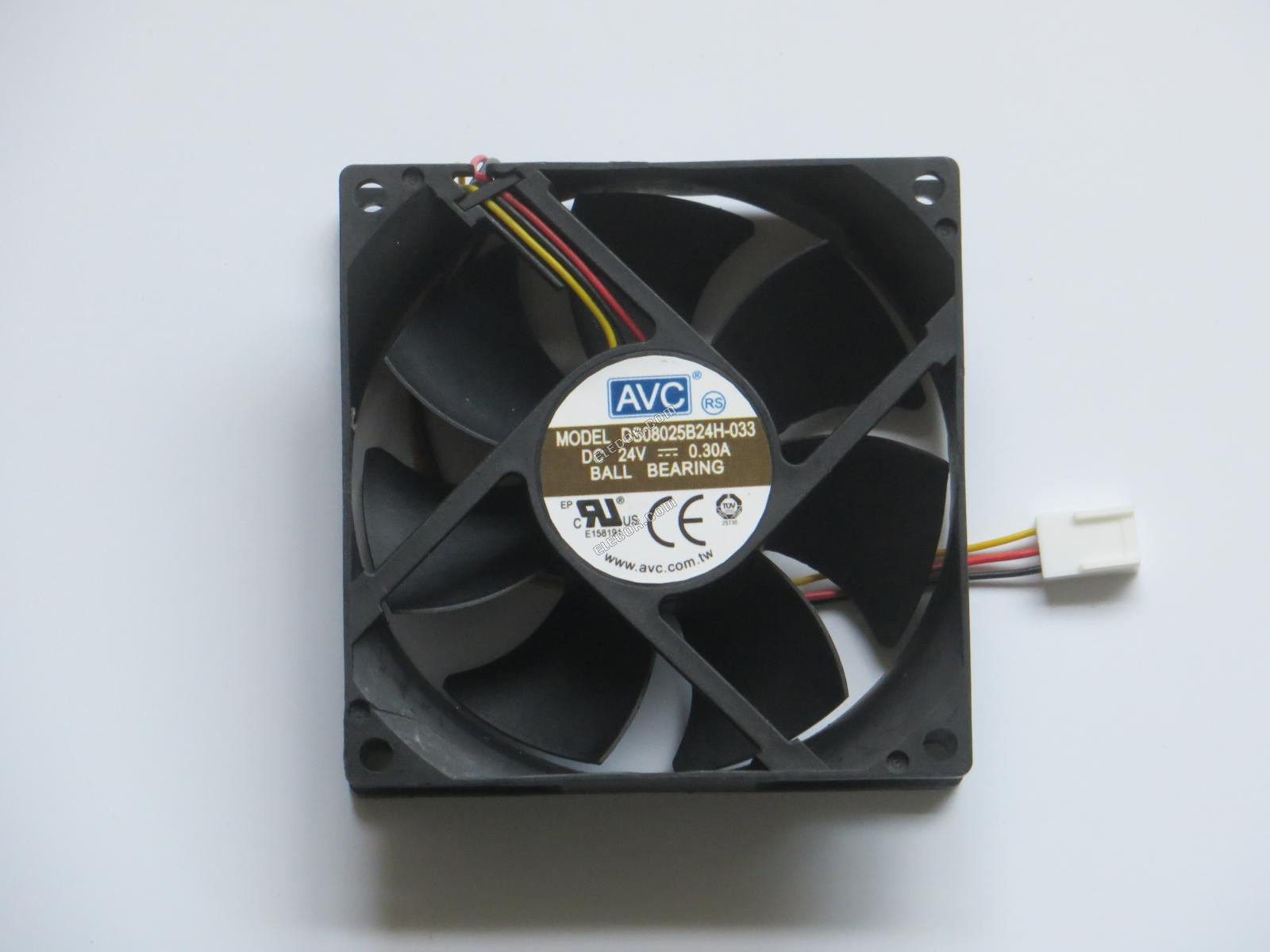 AVC DS08025B24H Server - čtvercový Ventilátor -033, 24V0.30A, sq80x80x25mm, 3W 3 Vodiče 