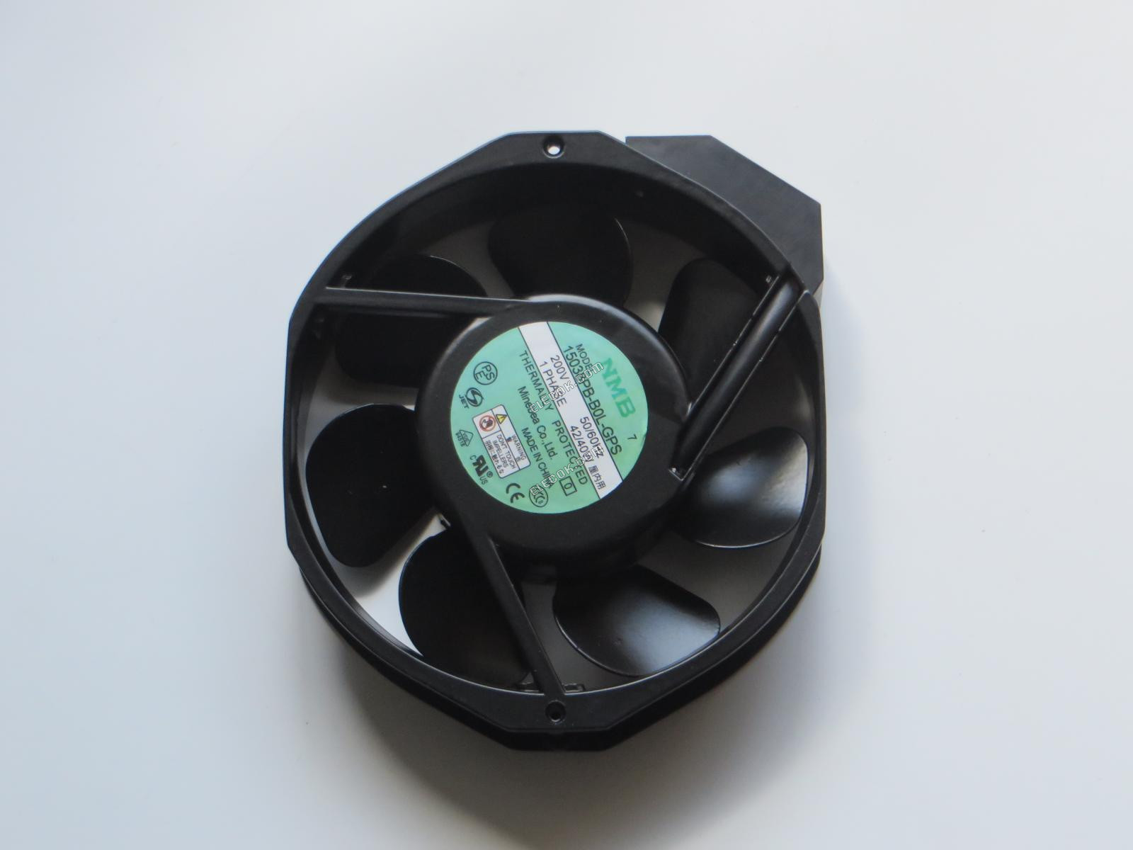 NMB 15038PB-B0L-GPS 200V 40/42W zásuvkové připojení Chladicí Ventilátor 