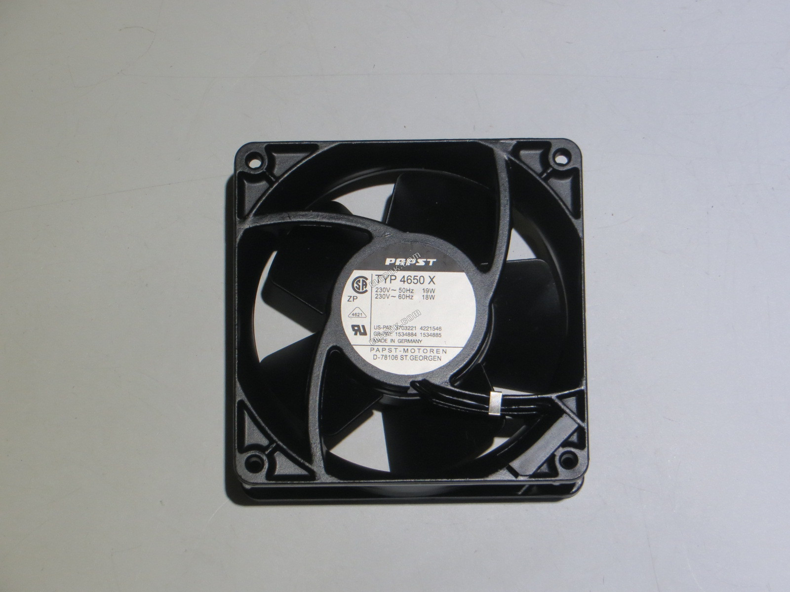 ebm-papst 4650 X Server - čtvercový Ventilátor, sq119x119x38mm, 2 vodiče, AC 230V 18W 