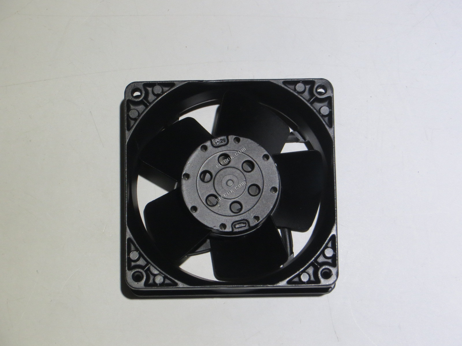 ebm-papst 4650 X Server - čtvercový Ventilátor, sq119x119x38mm, 2 vodiče, AC 230V 18W 