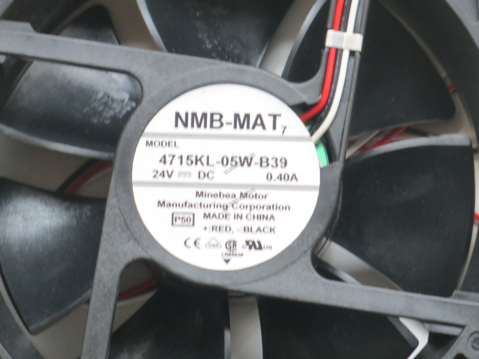 NMB 4715KL-05W-B39-P50 24V 0.40A 3 vezeték Hűtőventilátor 