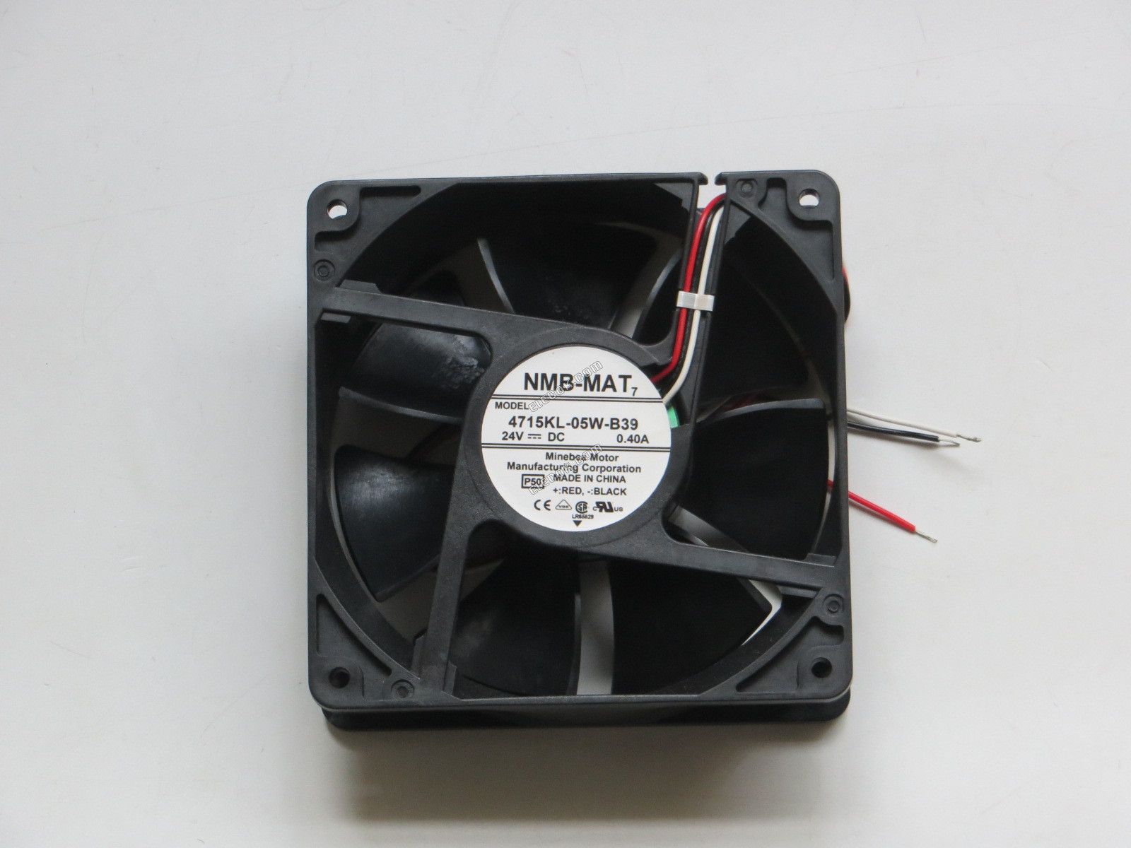 NMB 4715KL-05W-B39-P50 24V 0.40A 3 vezeték Hűtőventilátor 