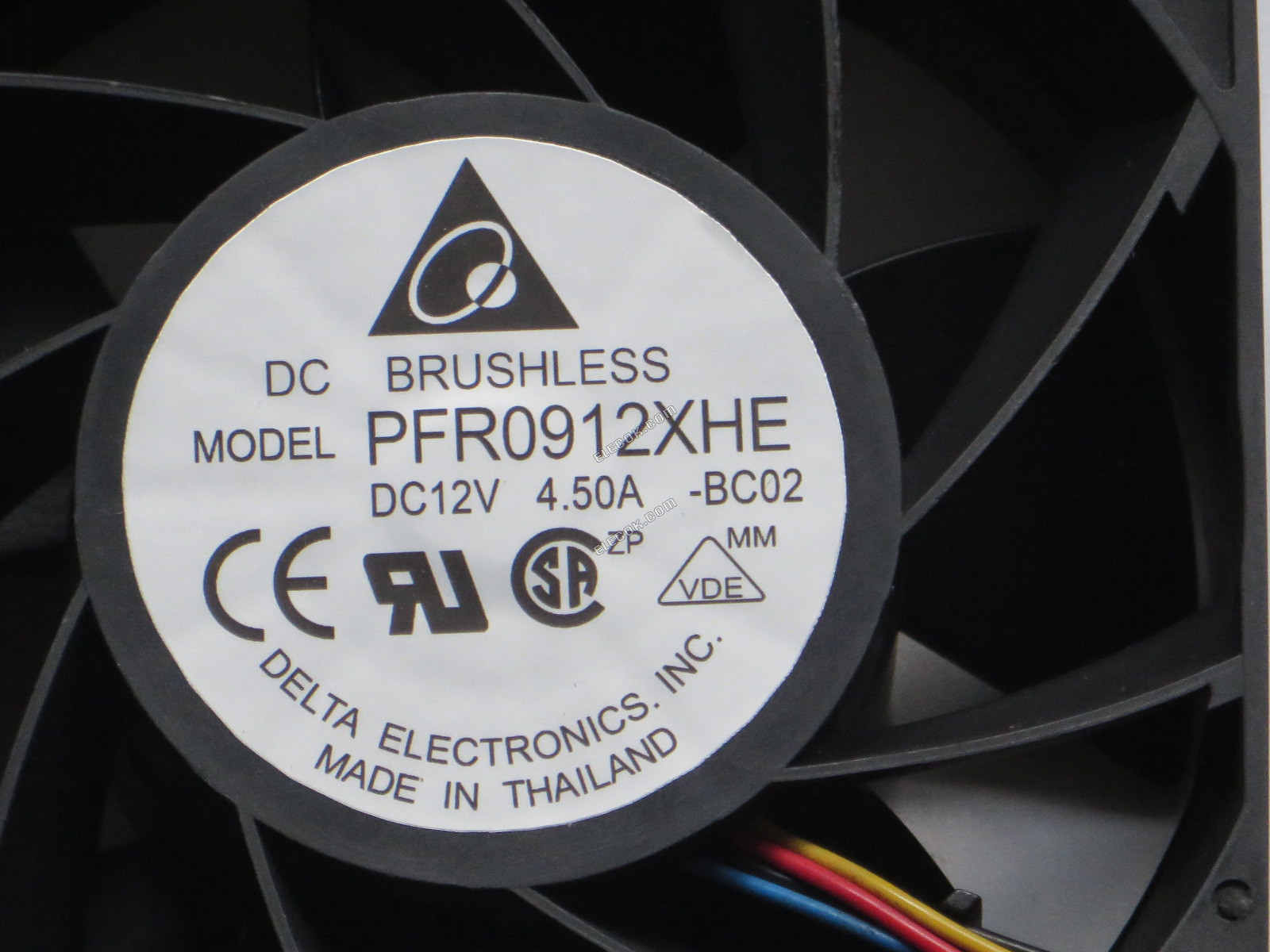 DELTA PFR0912XHE-BC02 12V 4,5A 44,4W 4 vezeték Hűtőventilátor 