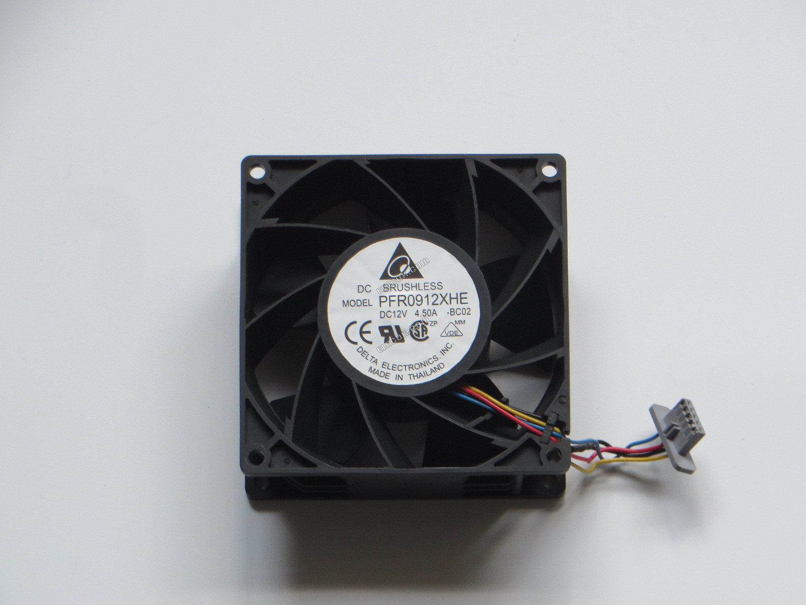 DELTA PFR0912XHE-BC02 12V 4,5A 44,4W 4 vezeték Hűtőventilátor 