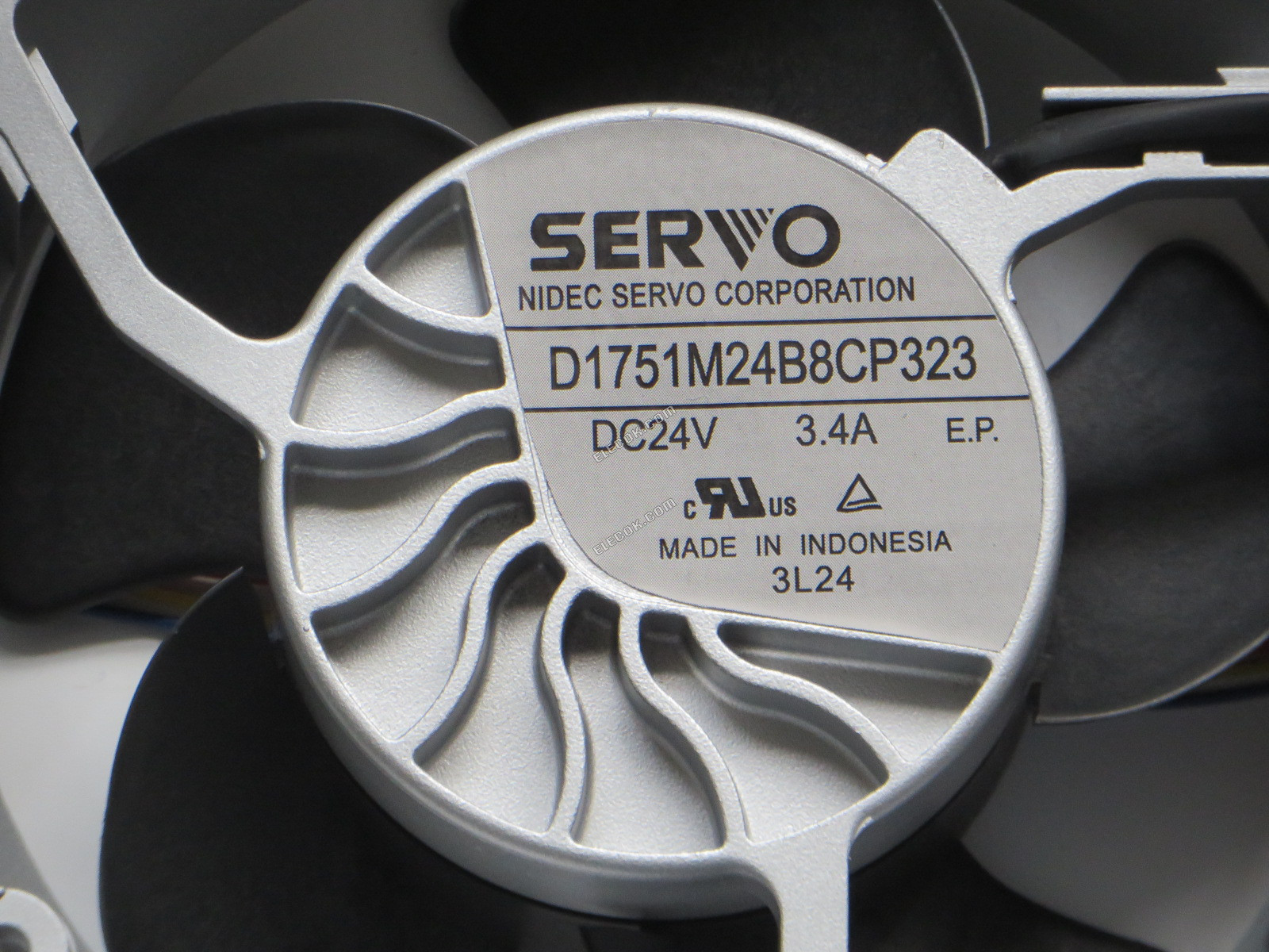 SERVO D1751M24B8CP323 24V 3,4A 4 vezeték hűtőventilátor, eredeti felújított Ezüst 