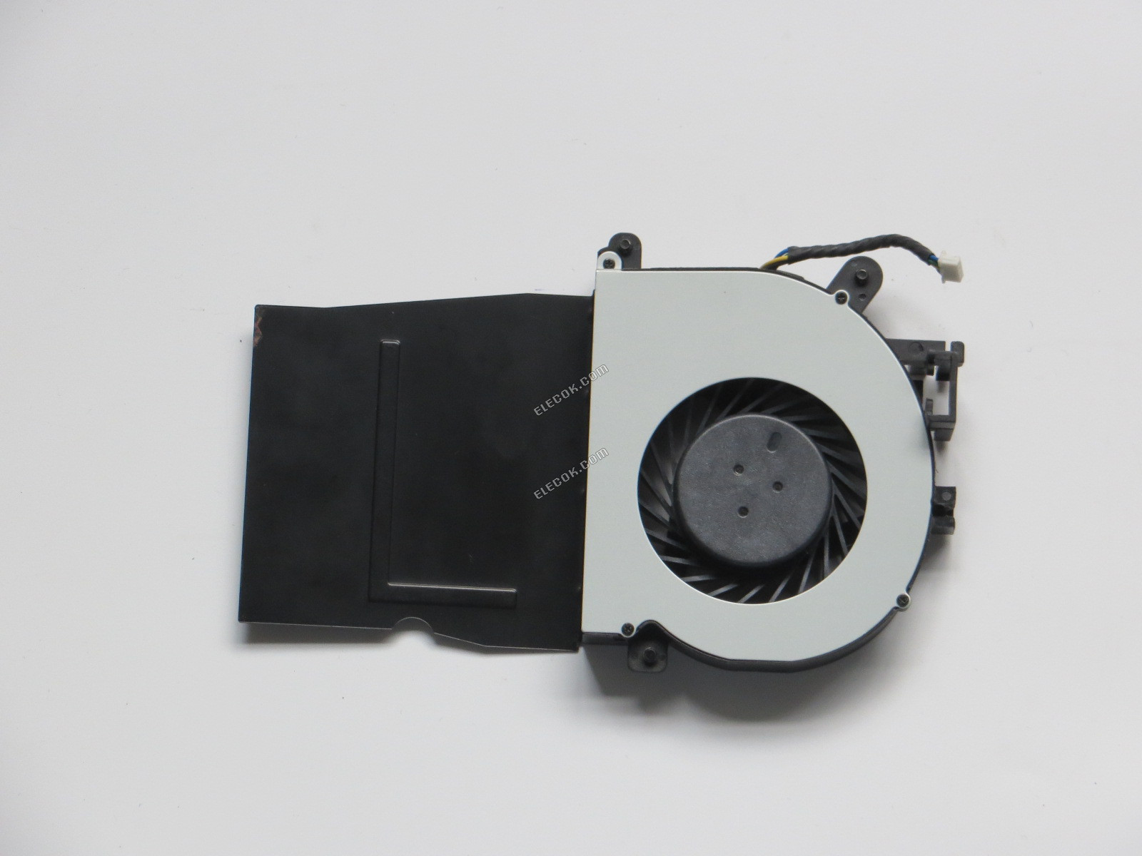 AVC BAZA0815B2U 12V 0,8A 4 vodiče Chladicí Ventilátor 