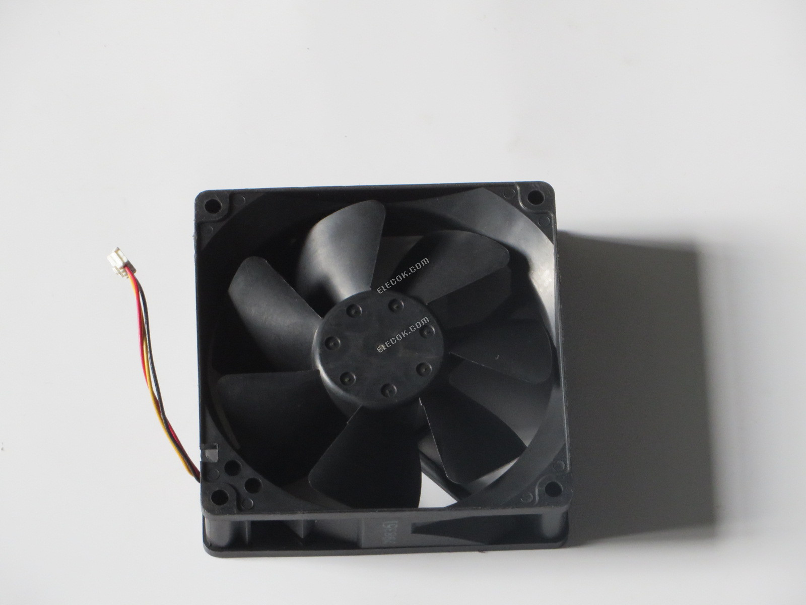 NMB 3610ML-05W-B49-L05 9225 24V 0,16A 3 vodiče Chladicí Ventilátor, repasovaný s bílá konektor 