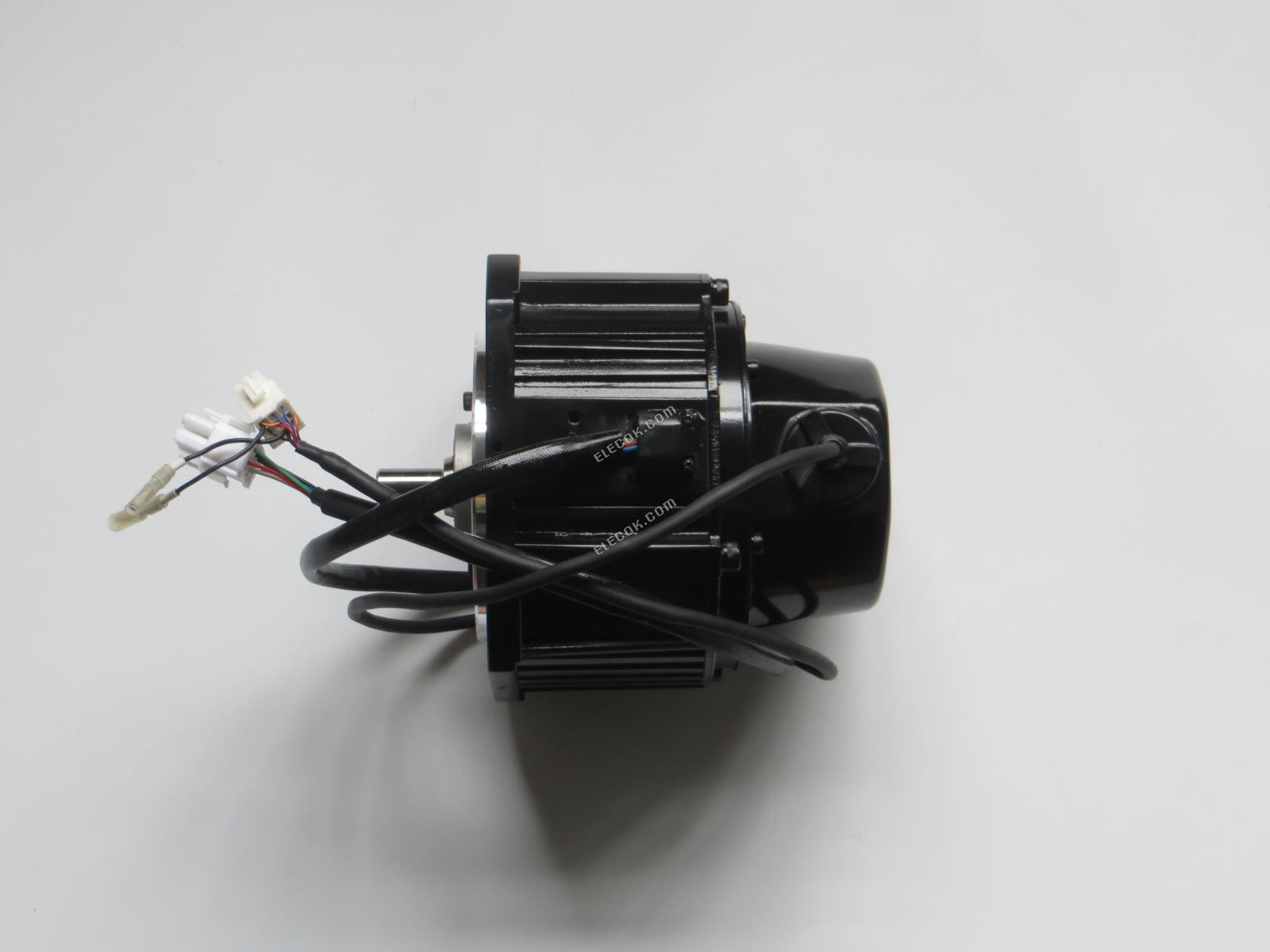 YASKAWA AC SZERVóMOTOR 550W 4.0A 2000RPM 200V SGMDH-06A2A-YR13 használt 