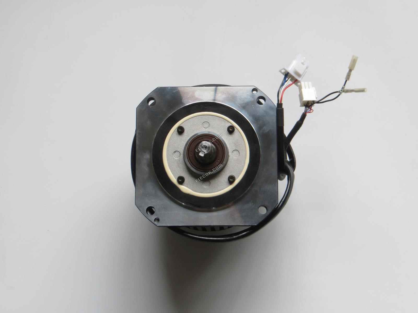 YASKAWA AC SZERVóMOTOR 550W 4.0A 2000RPM 200V SGMDH-06A2A-YR13 használt 