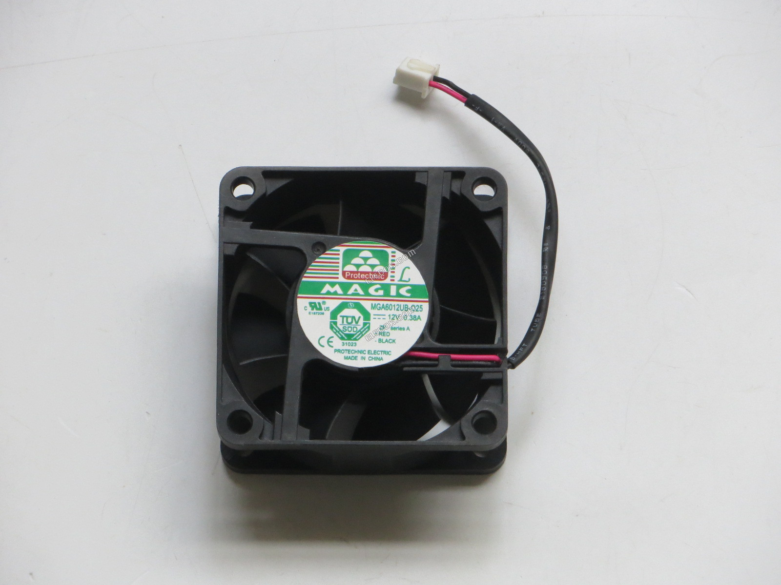 MAGIC MGA6012UB-O25 12V 0,38A 2 vezeték hűtőventilátor 
