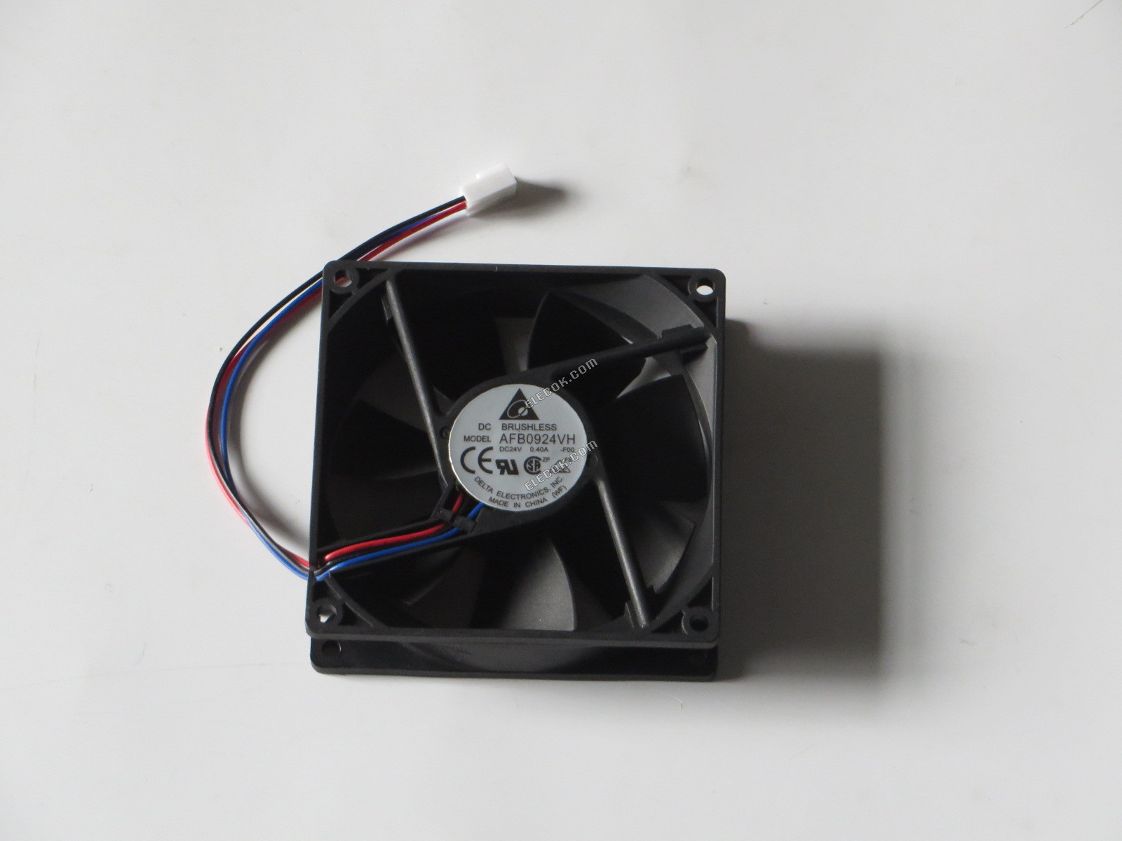 DELTA AFB0924VH-F00 24V 0.40A 3 vezeték Hűtőventilátor 