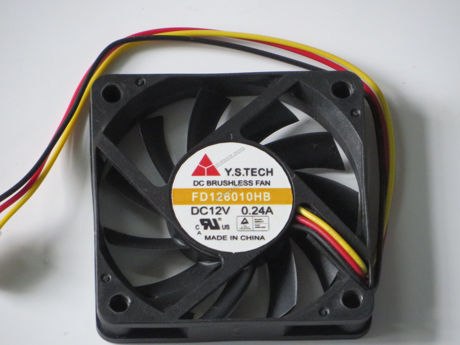 Y.S.TECH FD126010HB 12V 0,24A 3 vodiče chladicí ventilátor repasovaný 