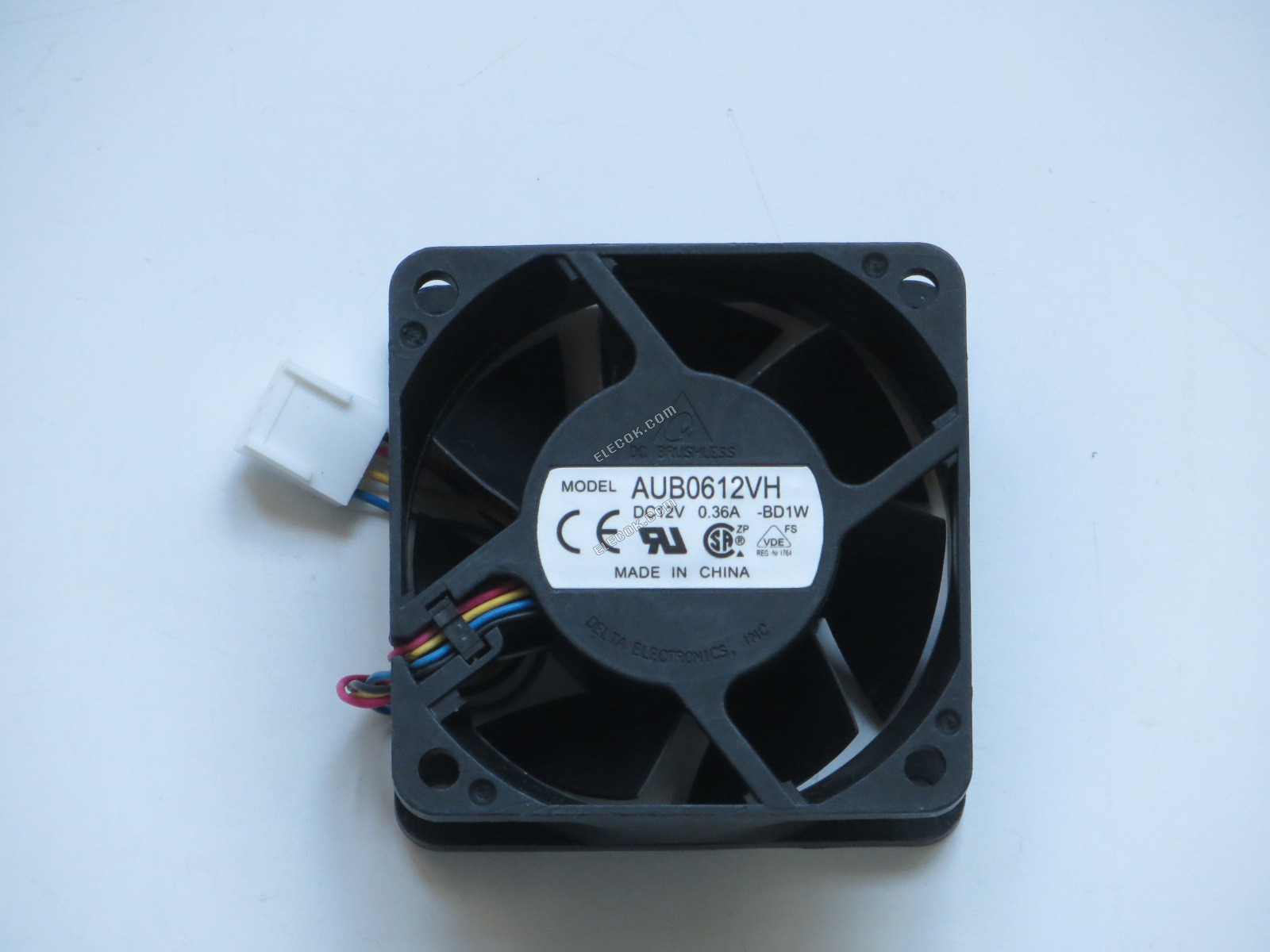DELTA AUB0612VH 12V 0,36A 4 vodiče Chladicí Ventilátor 