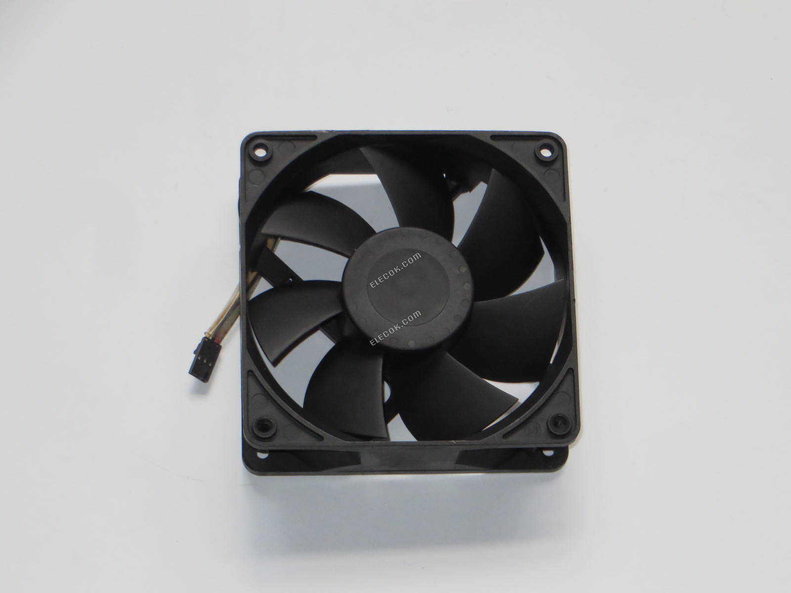 Magic MGT12012YB-R38 12V 0.80A 3 vezeték Hűtőventilátor 