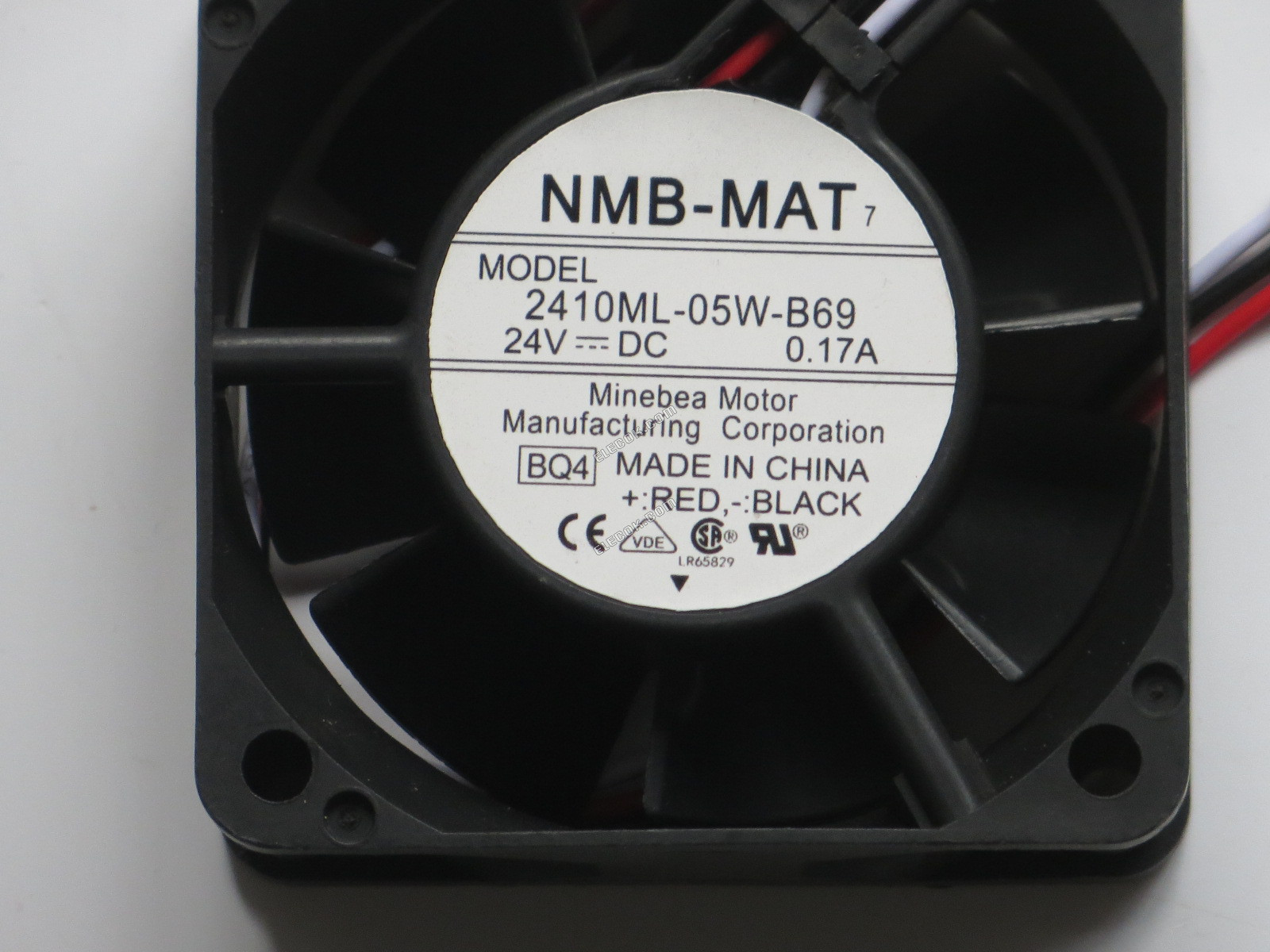 NMB 2410ML-05W-B69-BQ4 24V DC 0,17A 3 vodiče Chladicí Ventilátor 
