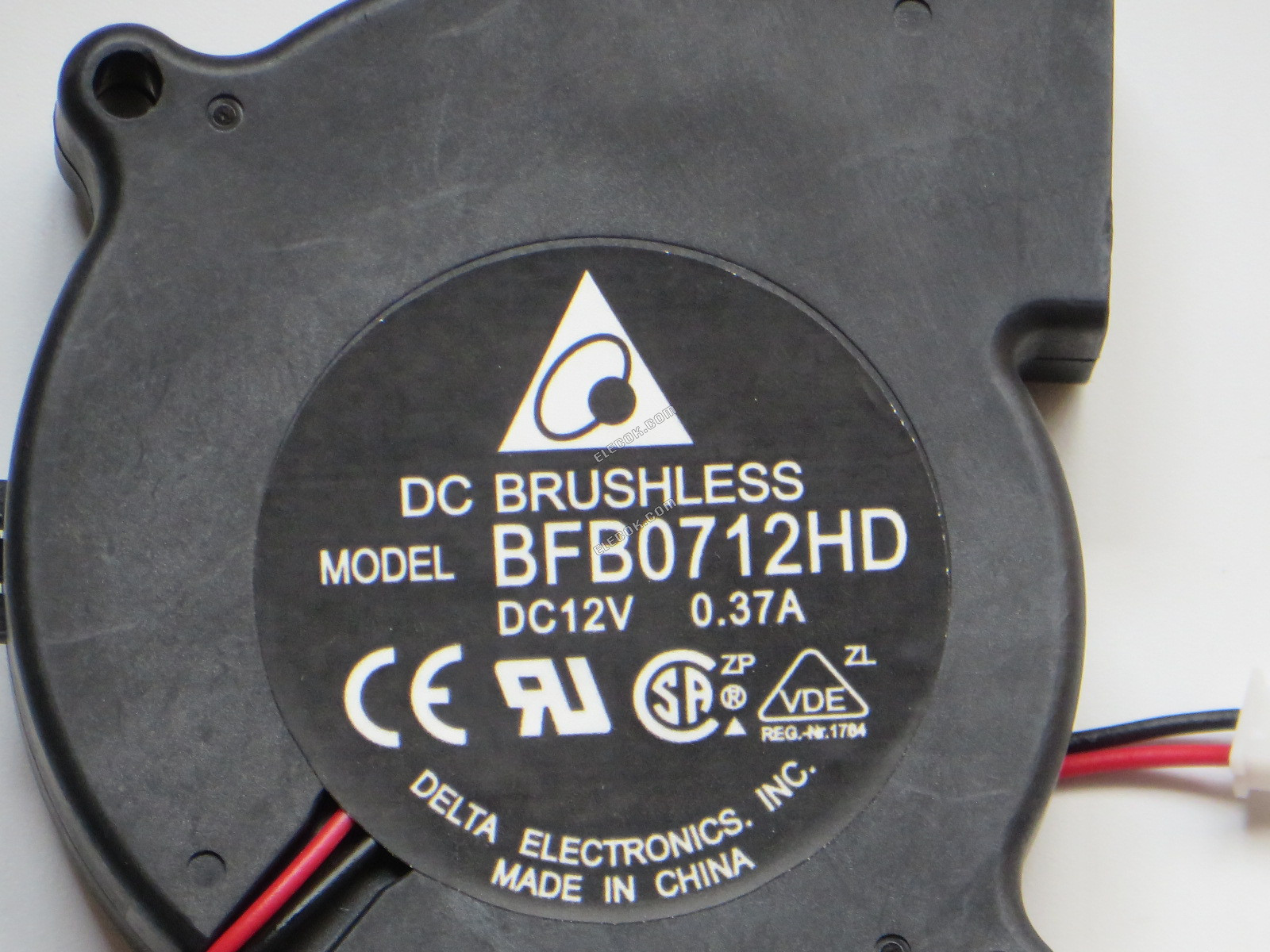 DELTA BFB0712HD 12V 0,37A 3,72W 2 vezeték Hűtőventilátor 