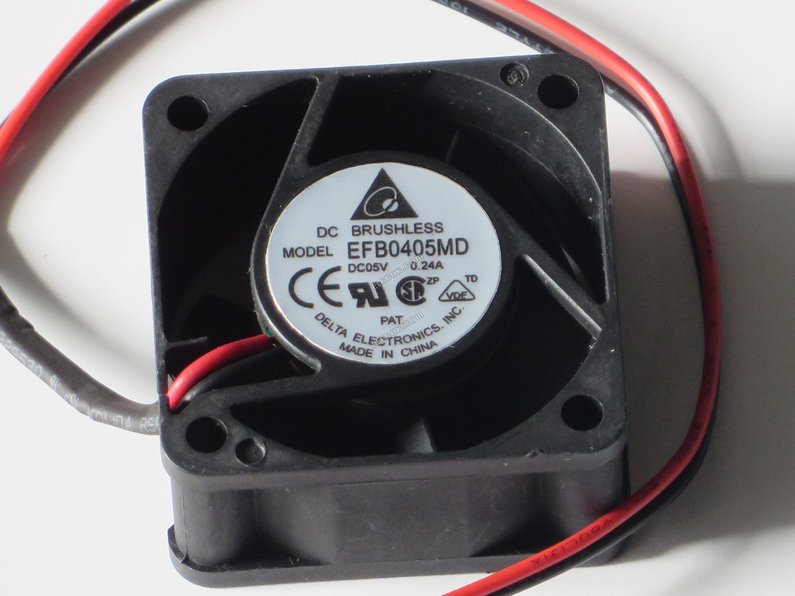 Delta Electronics EFB0405MD DC вентилатори 40x40x20mm 5V 0,24A 2 проводника DC вентилатор 