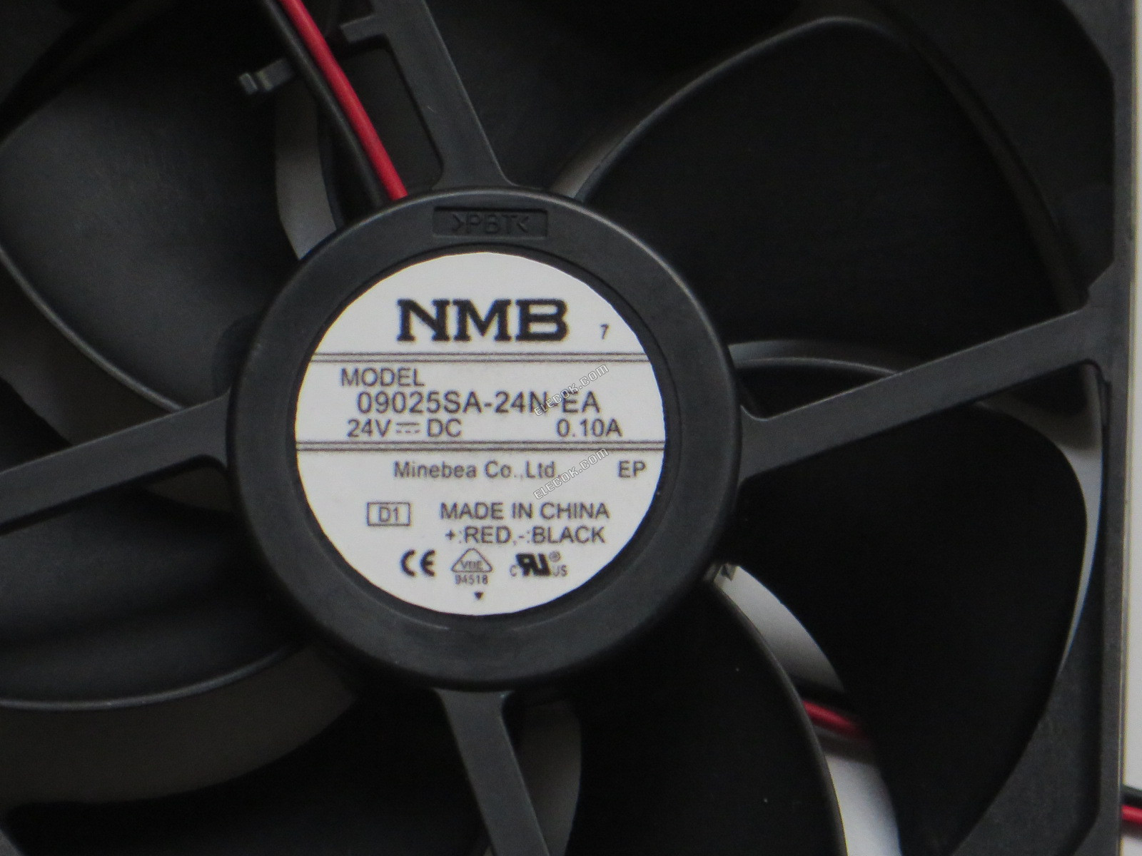 NMB-MAT / Minebea 09025SA-24N-EA 24V 0.10A 2 vezeték Szerver Négyzet Alakú Ventilátor 