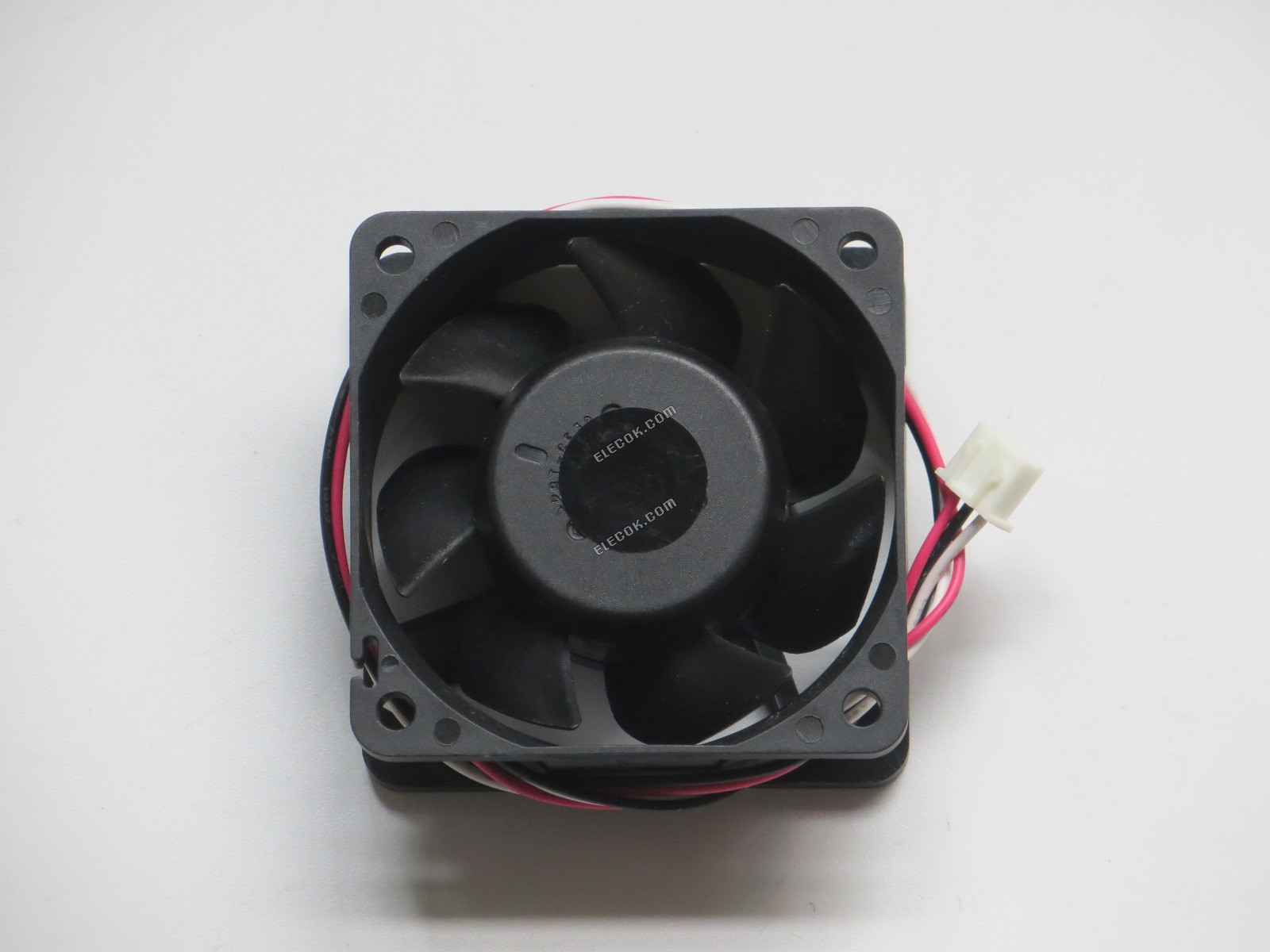 DELTA QFR0624EH 24V 0,15A 3 vezeték Hűtőventilátor -val/-vel kicsi fehér csatlakozó, felújított 