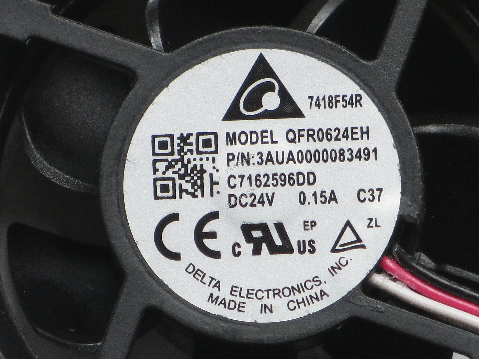 DELTA QFR0624EH 24V 0,15A 3 vezeték Hűtőventilátor -val/-vel kicsi fehér csatlakozó, felújított 