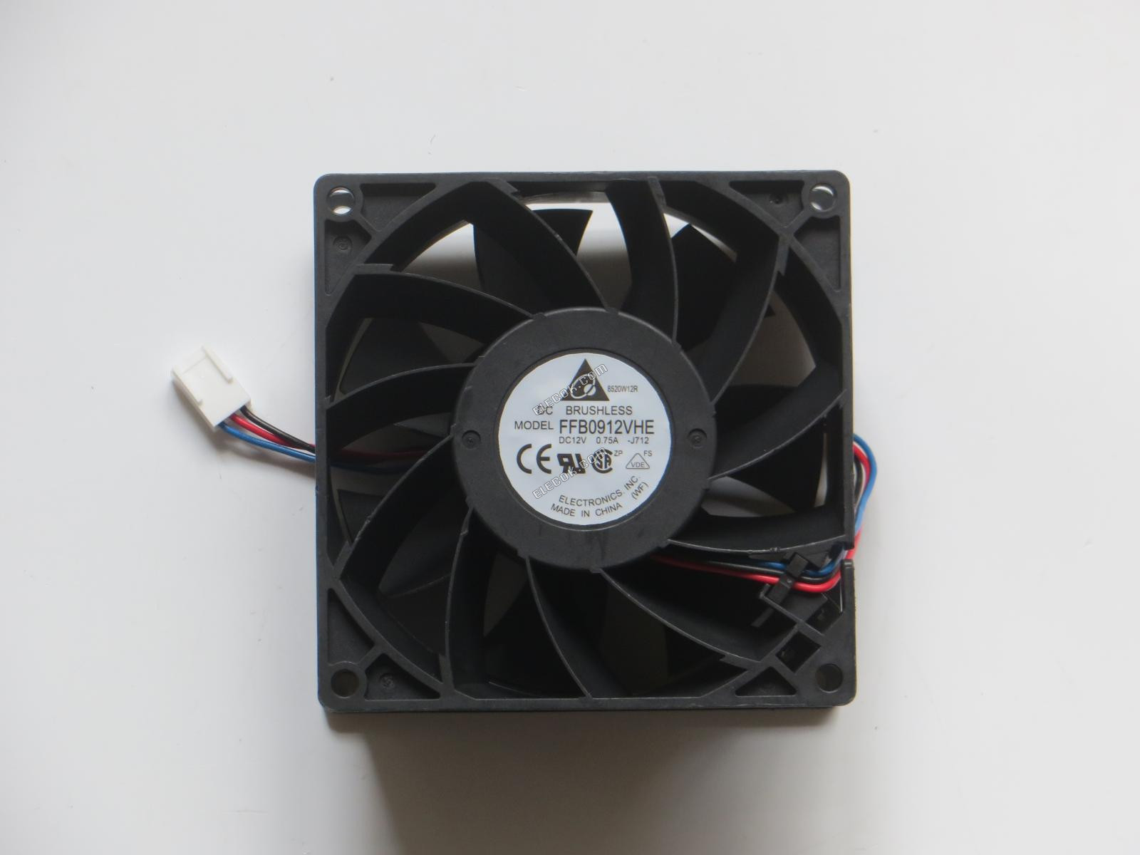 Delta FFB0912VHE-J712 9038 12V 0,75A 3 vezeték Hűtőventilátor 