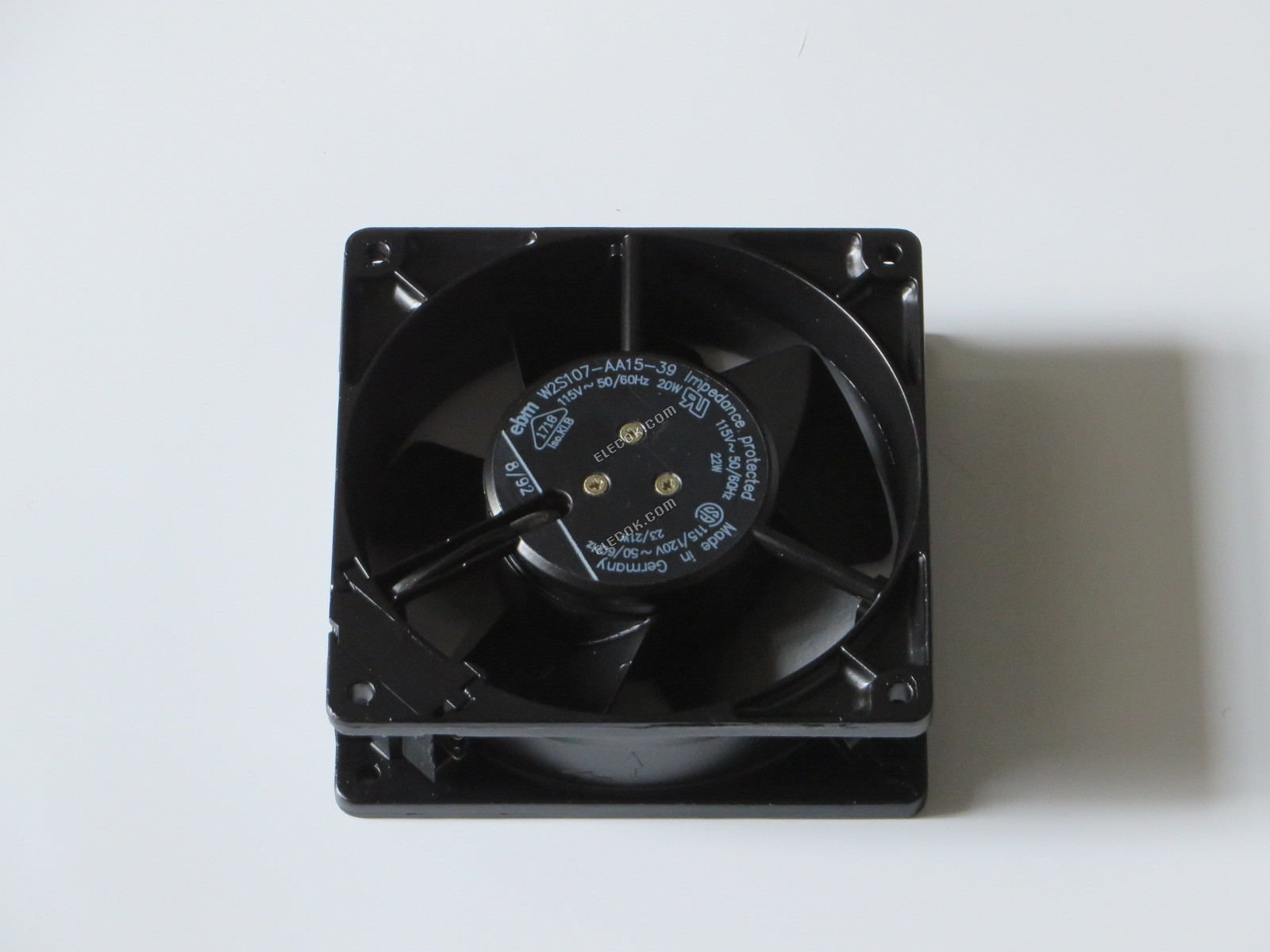 Ebmpapst W2S107-AA15-39 115V 20W Chladicí Ventilátor se zásuvkovým připojením 
