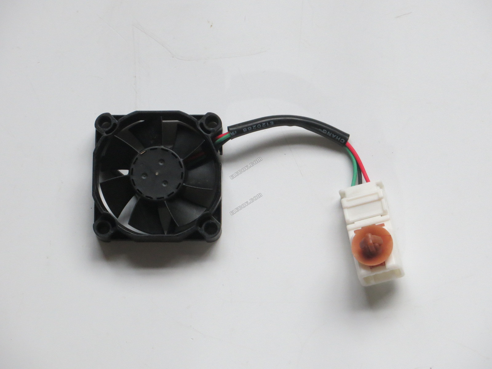 AMO AMB050015-03-CFA 5V 110mA 3 vezeték Hűtőventilátor 