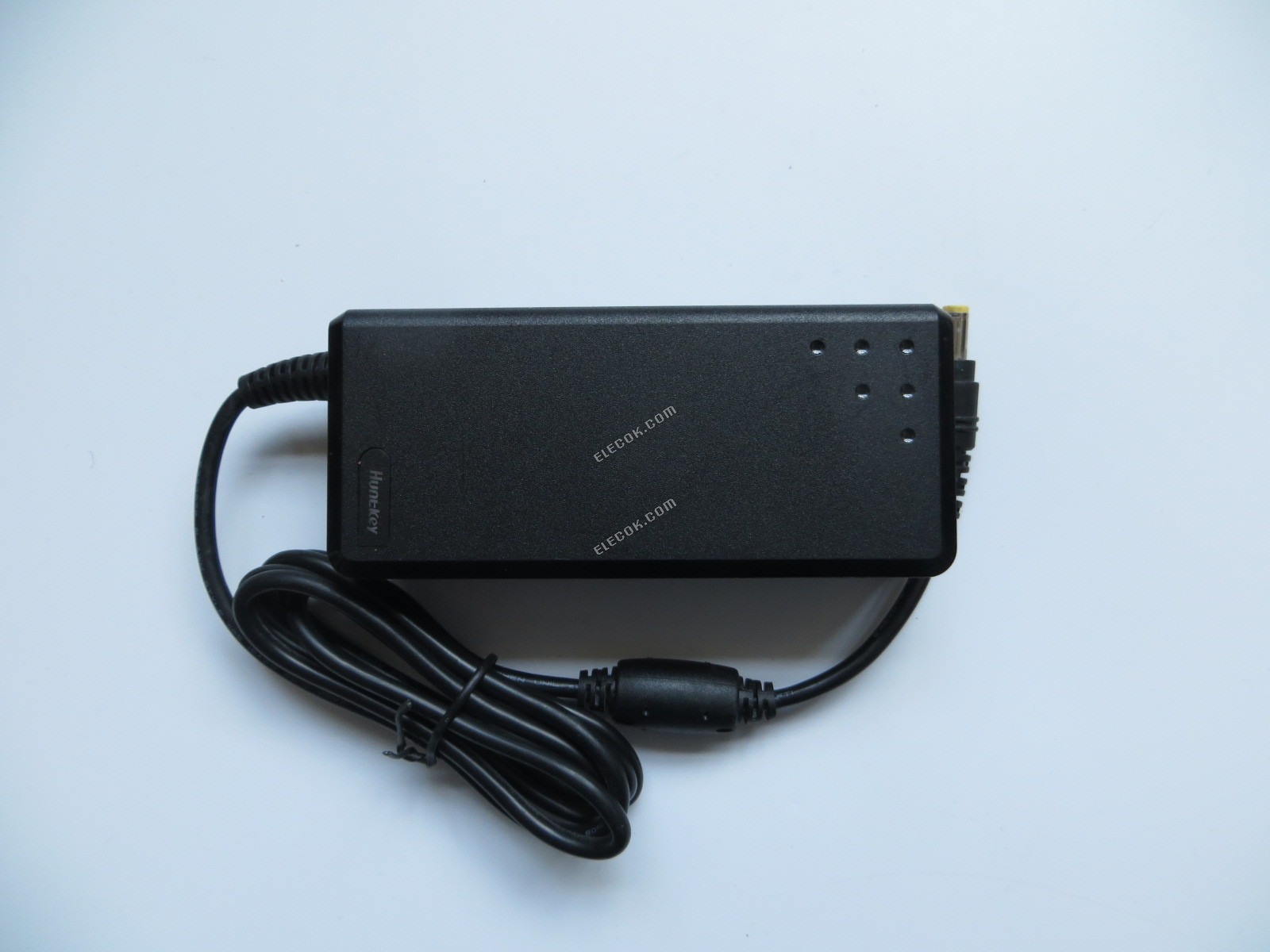 Huntkey HKA06012050-7F VáLTóáRAM Adapter- Laptop 12V 5.0A, Barrel 5,5/2.5mm, IEC C14 
