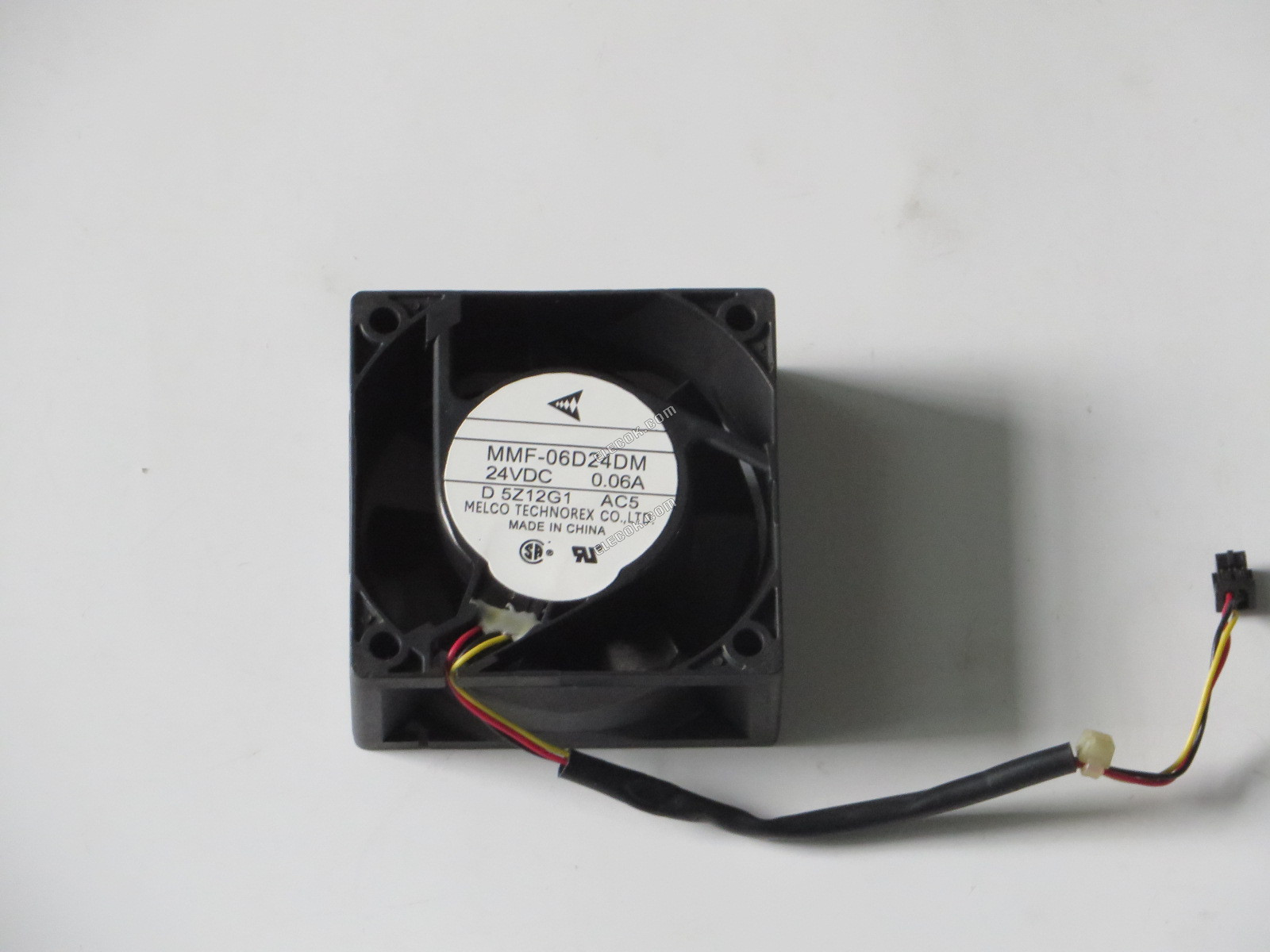 MitsubisHi MMF-06D24DM-AC5 24V 0,06A 3 vezeték Hűtőventilátor 