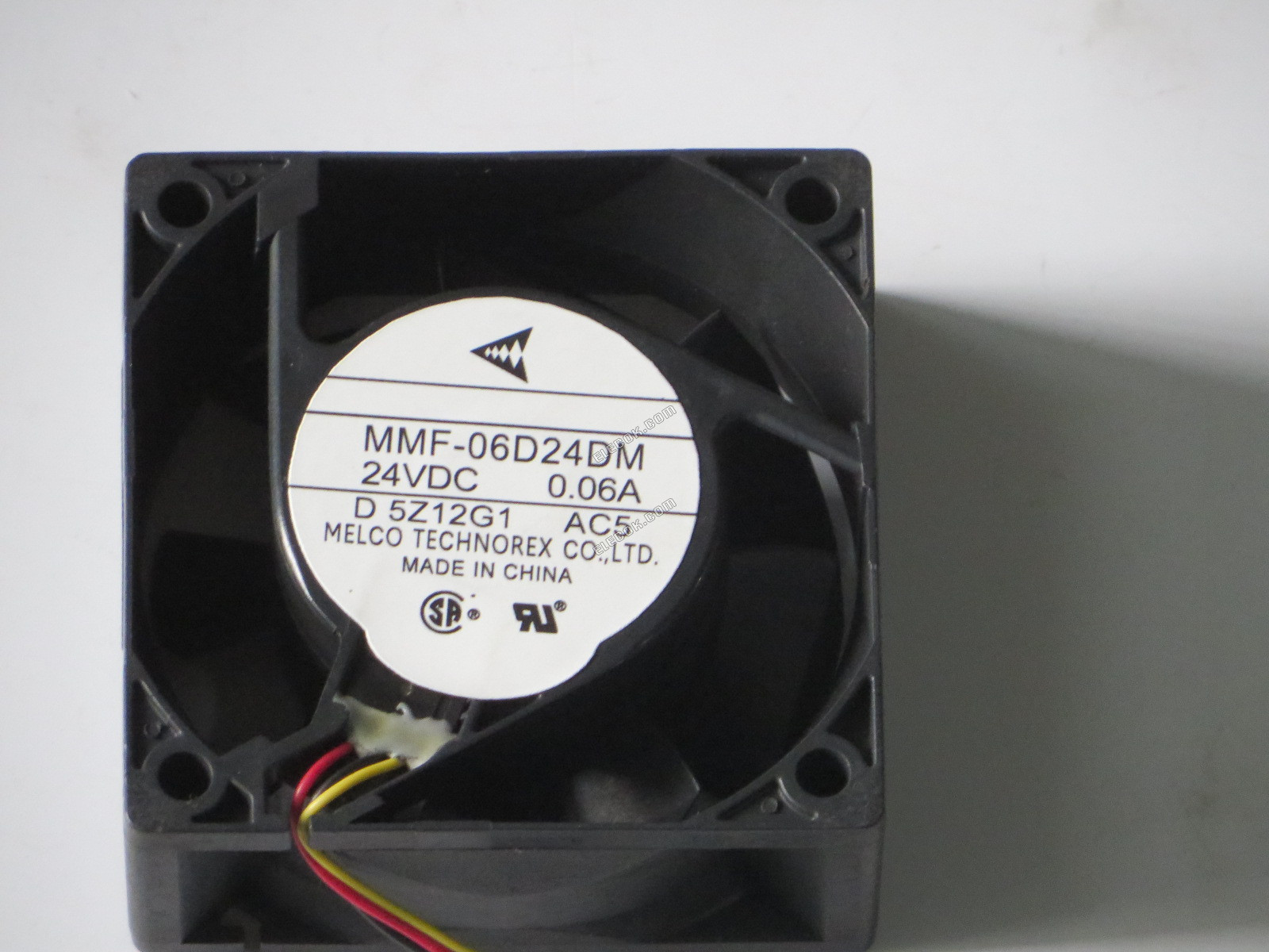 MitsubisHi MMF-06D24DM-AC5 24V 0,06A 3 vezeték Hűtőventilátor 
