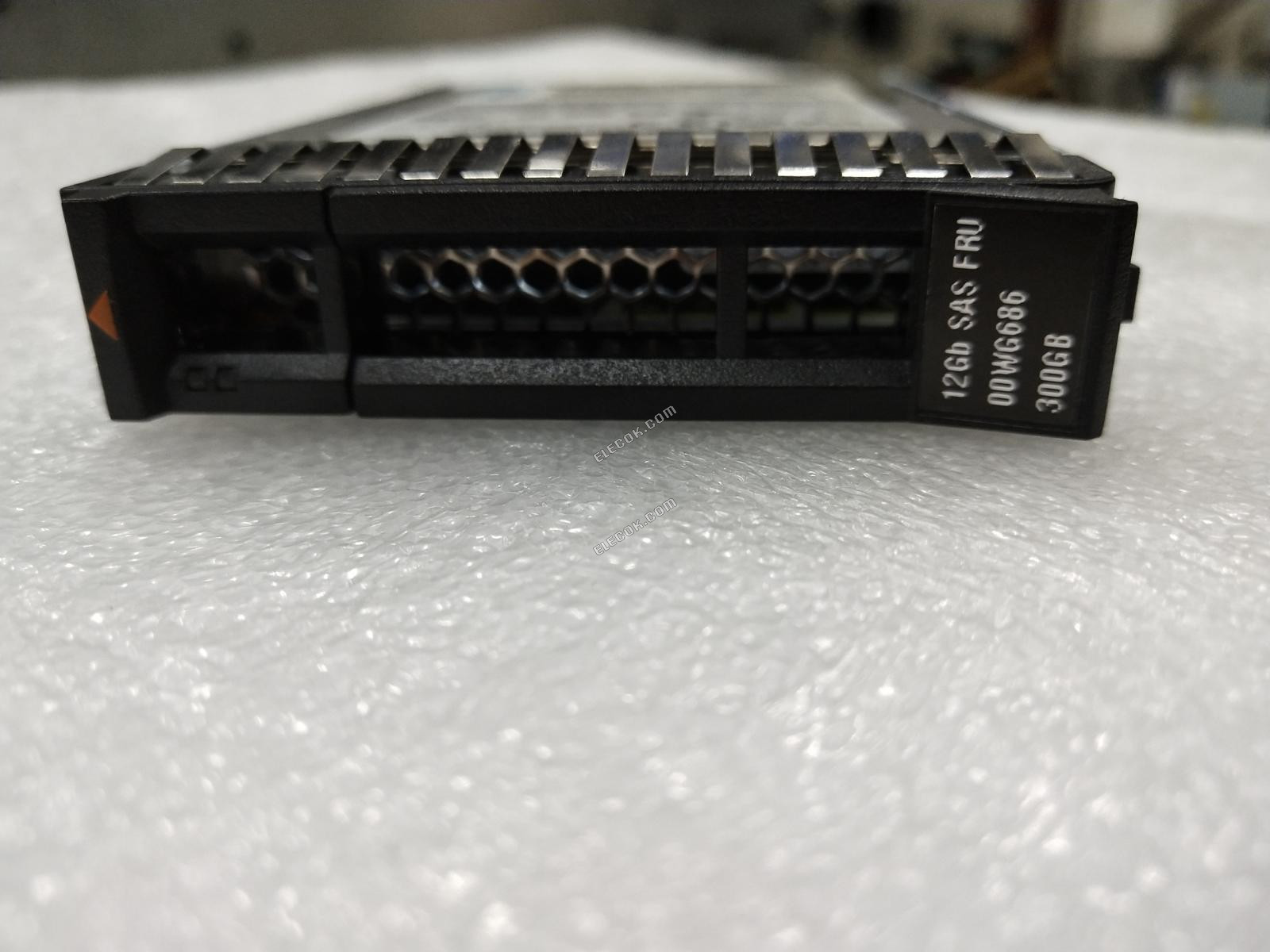 300 GB SAS hard Disk (00WG686) for IBM (x440,x240,x480), used