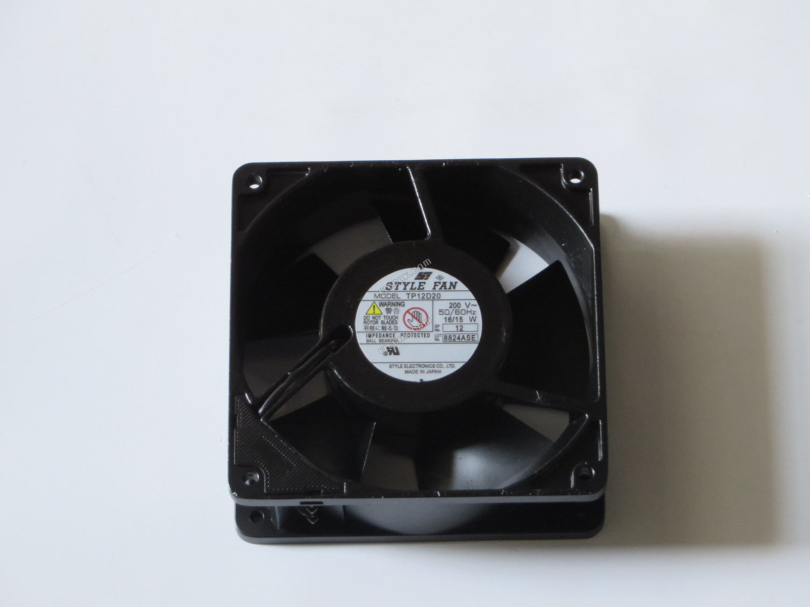 STYL VENTILáTOR TP12D20 200V 16/15W Chladicí Ventilátor se zásuvkovým připojením, Repasovaný 