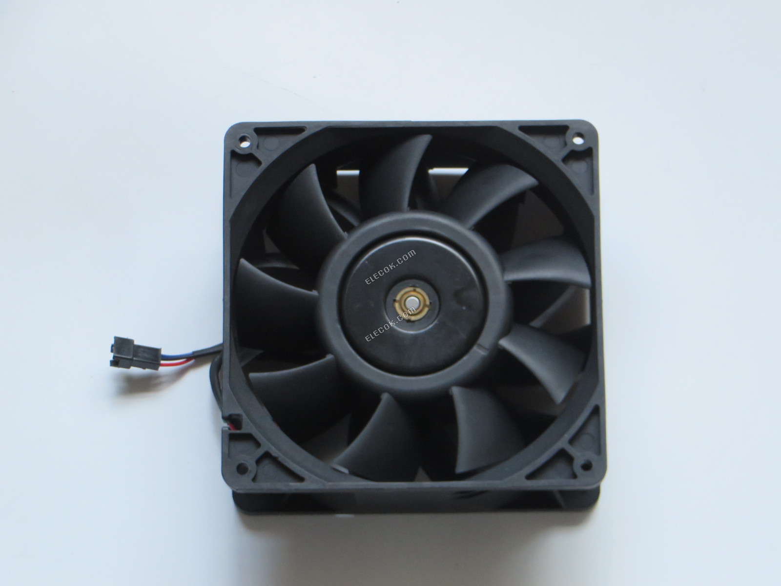 DELTA FFB1424VHG-R00 24V 1,37A 3 проводника охлаждащ вентилатор 
