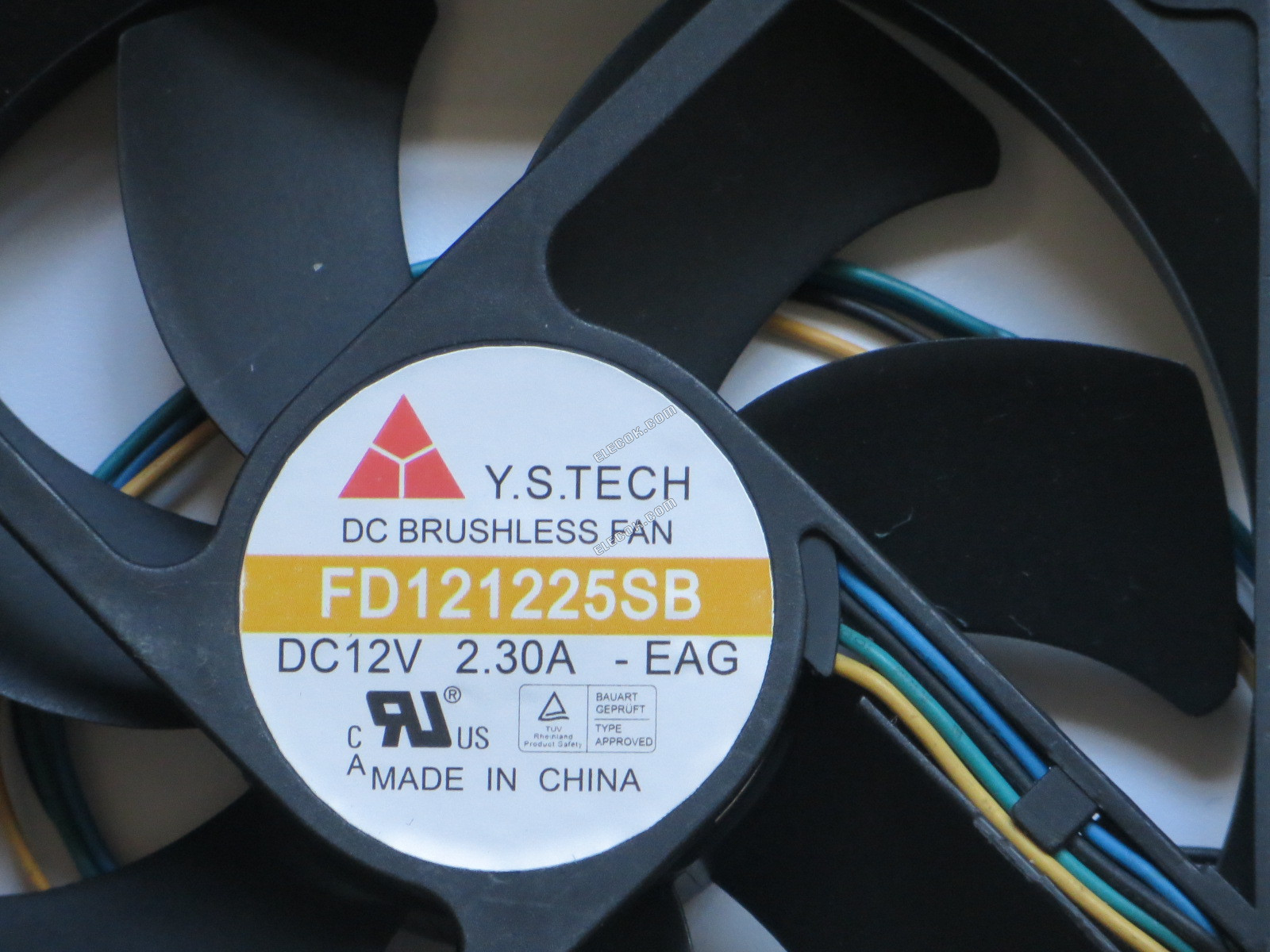 Y.S.TECH FD121225SB 12V 2.30A 4 vezeték Hűtőventilátor 