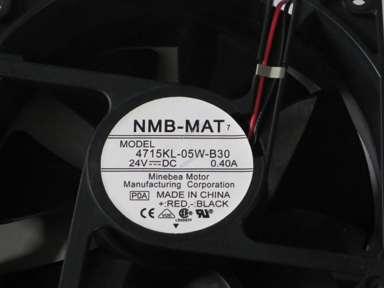 NMB 4715KL-05W-B30 24V 0,4A 2 vezeték Hűtőventilátor 