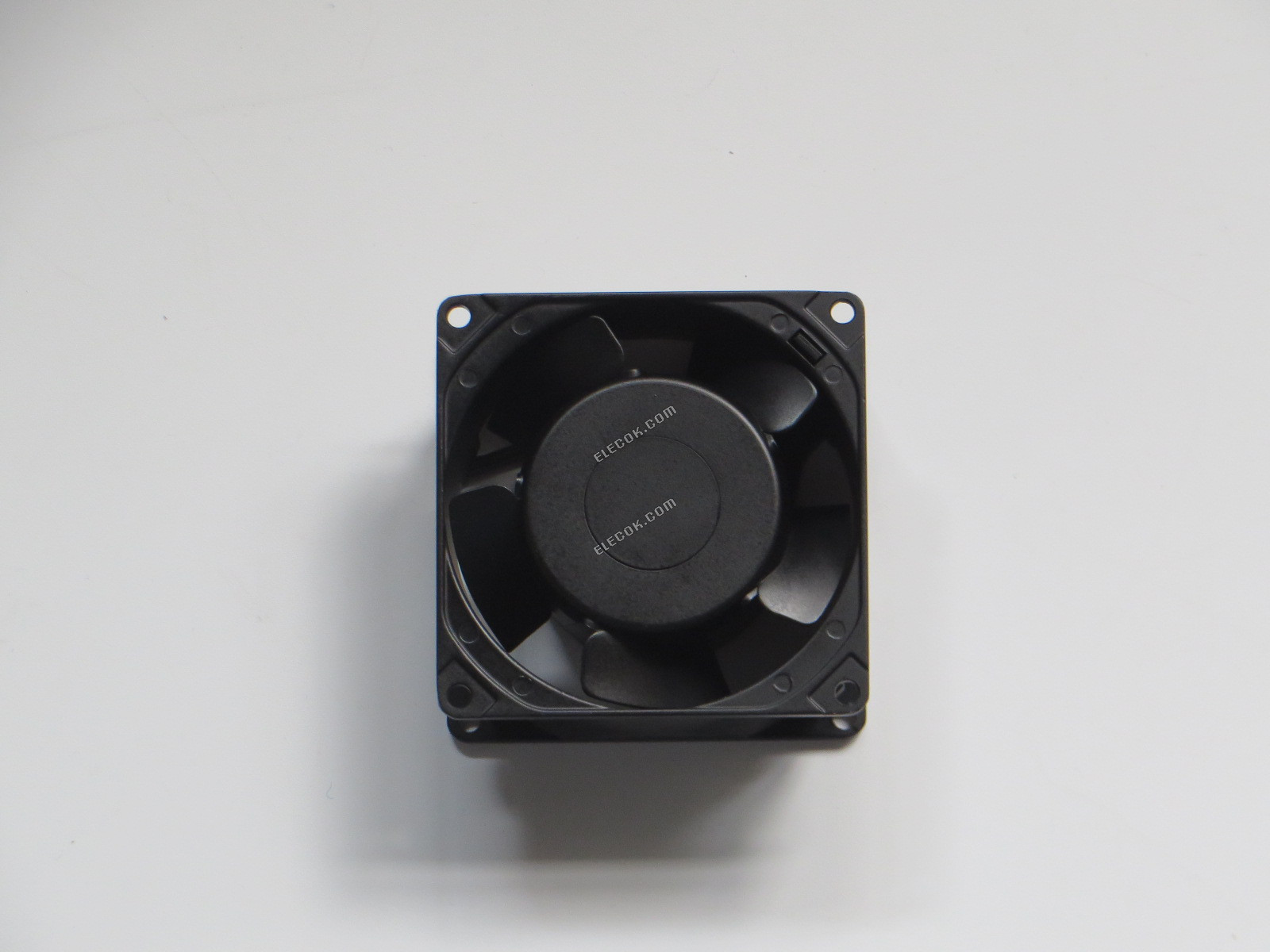 NMB 3115PS-12T-B30 115V AC 50/60Hz 9/7W Chladicí Ventilátor se zásuvkovým připojením 