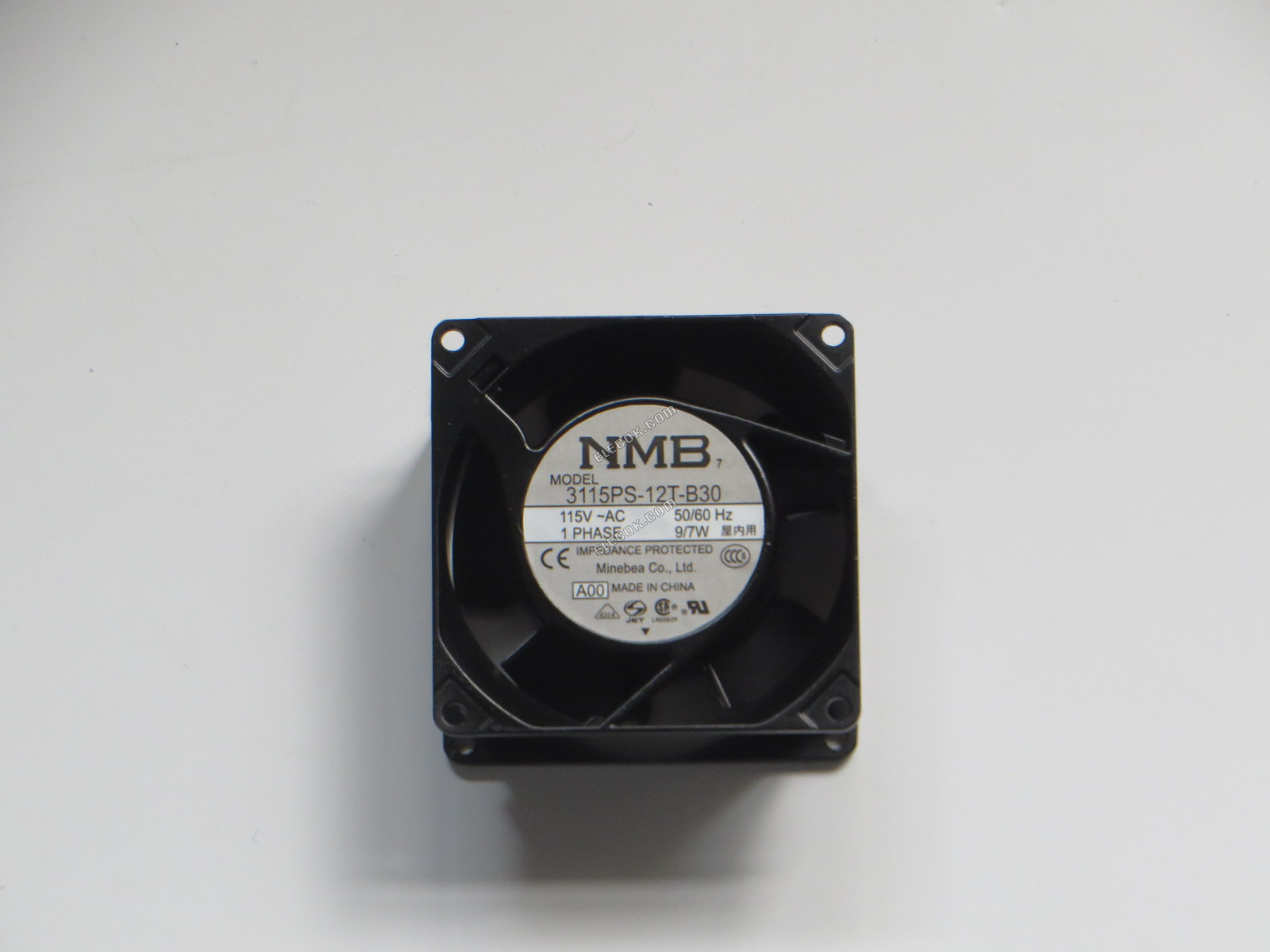 NMB 3115PS-12T-B30 115V AC 50/60Hz 9/7W Chladicí Ventilátor se zásuvkovým připojením 