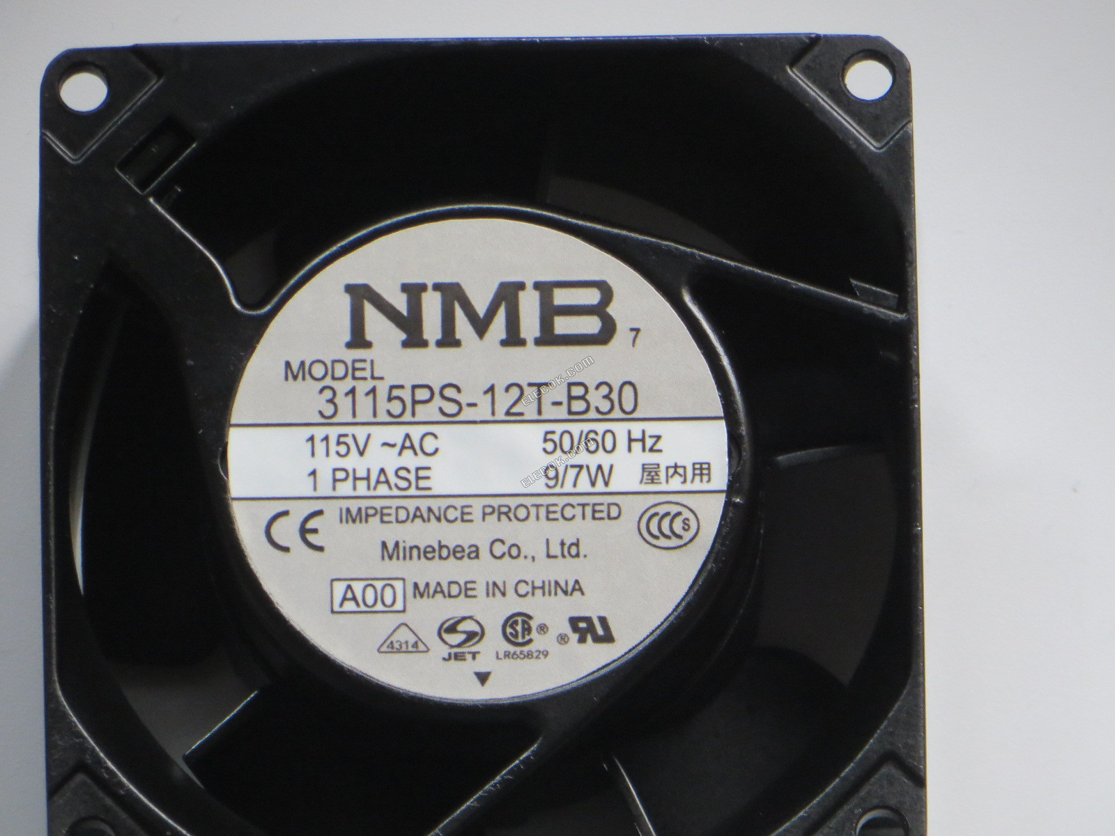 NMB 3115PS-12T-B30 115V AC 50/60Hz 9/7W Chladicí Ventilátor se zásuvkovým připojením 