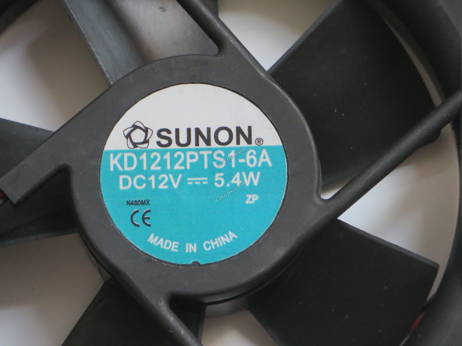 SUNON KD1212PTS1-6A 12V 5,4W 2 vodiče chladicí ventilátor 