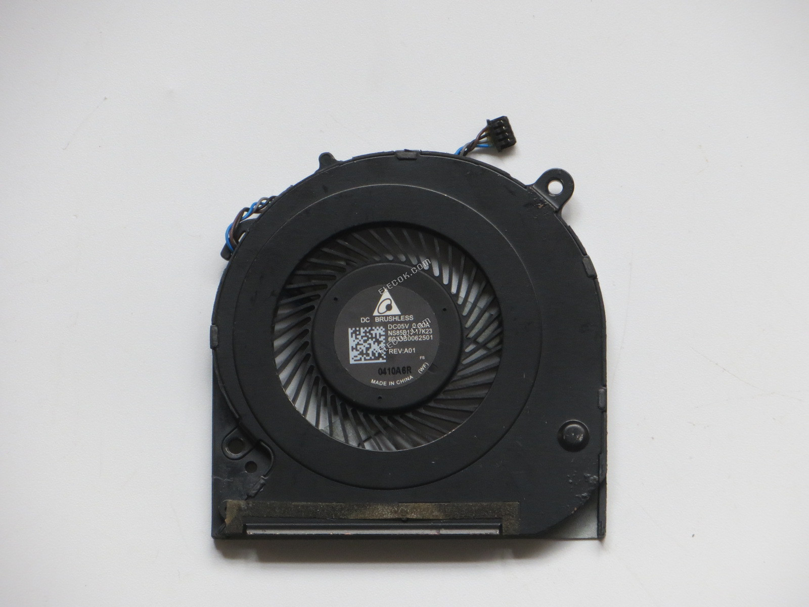 Delta Electronics NS85B13-17K23, Chladicí Ventilátor 5V 0.50A, 4 Vodiče použitý 