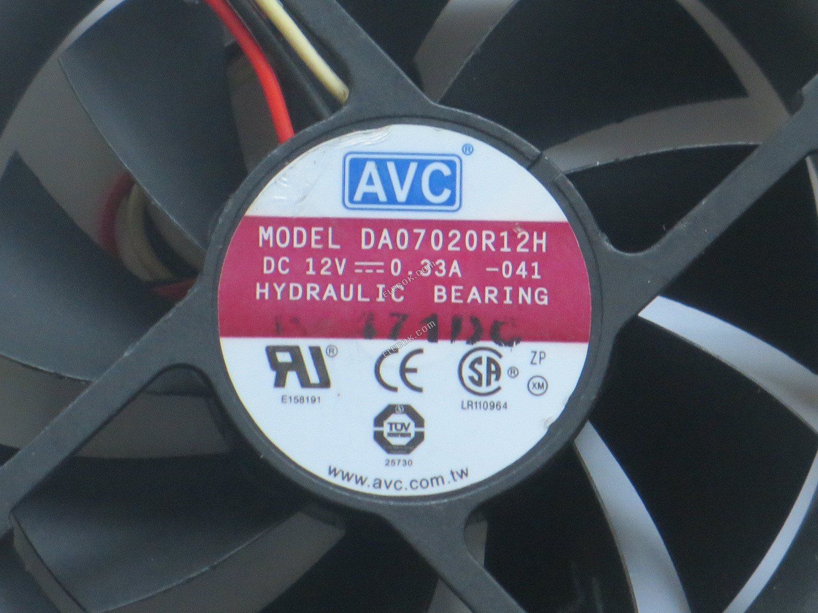 AVC DA07020R12H 12V 0,33A 3 vodiče Bílá řádek Chladicí Ventilátor 
