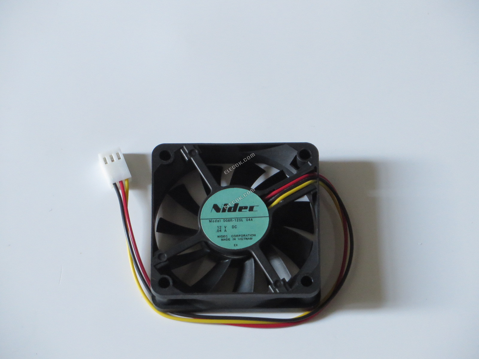 Nidec D06R-12SL 04A 12V 0,04A 3 vezeték hűtőventilátor 