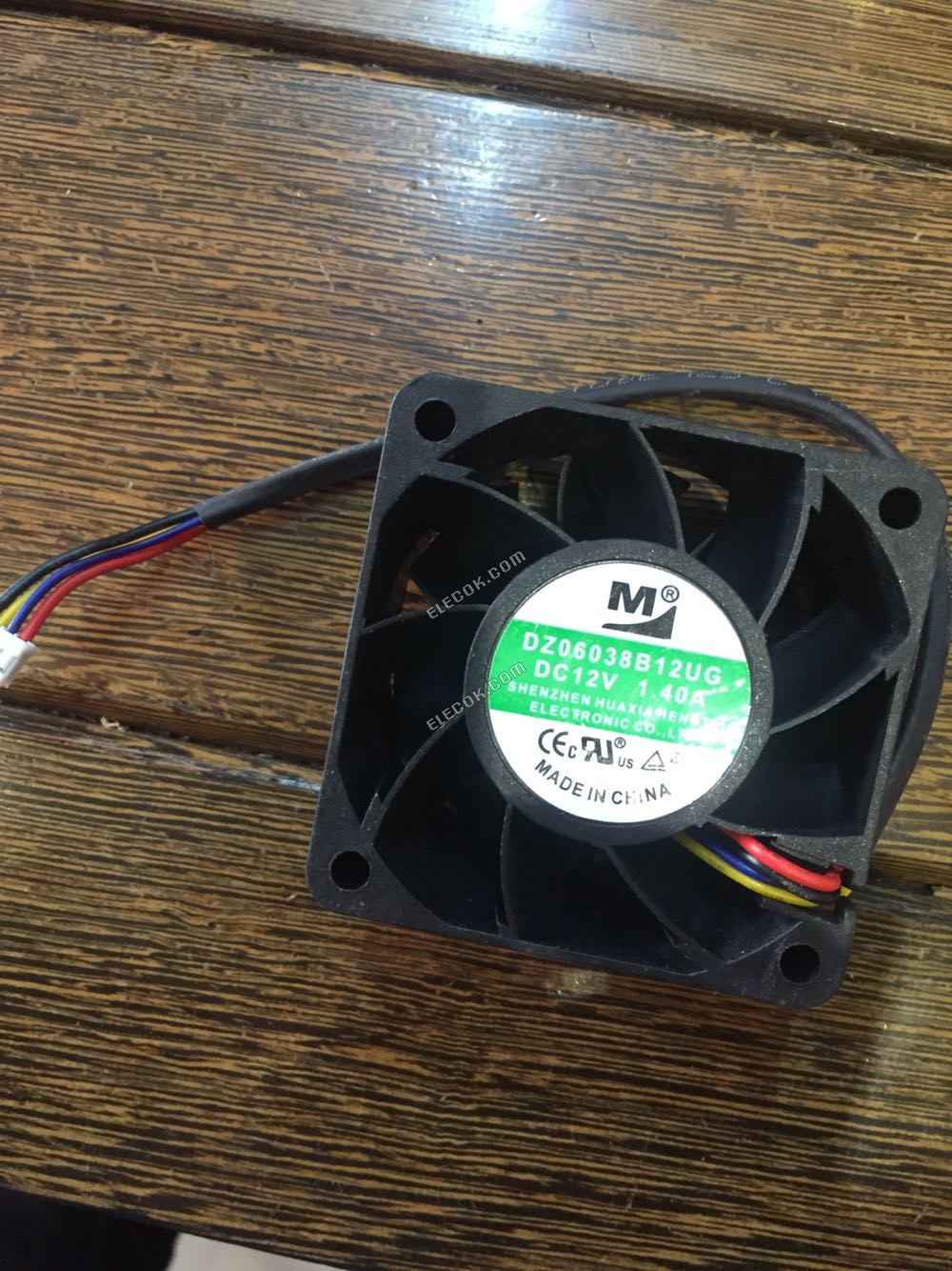 M / Huaxia Hengtai DZ06038B12UG Serverový čtvercový Ventilátor DZ06038B12UG 