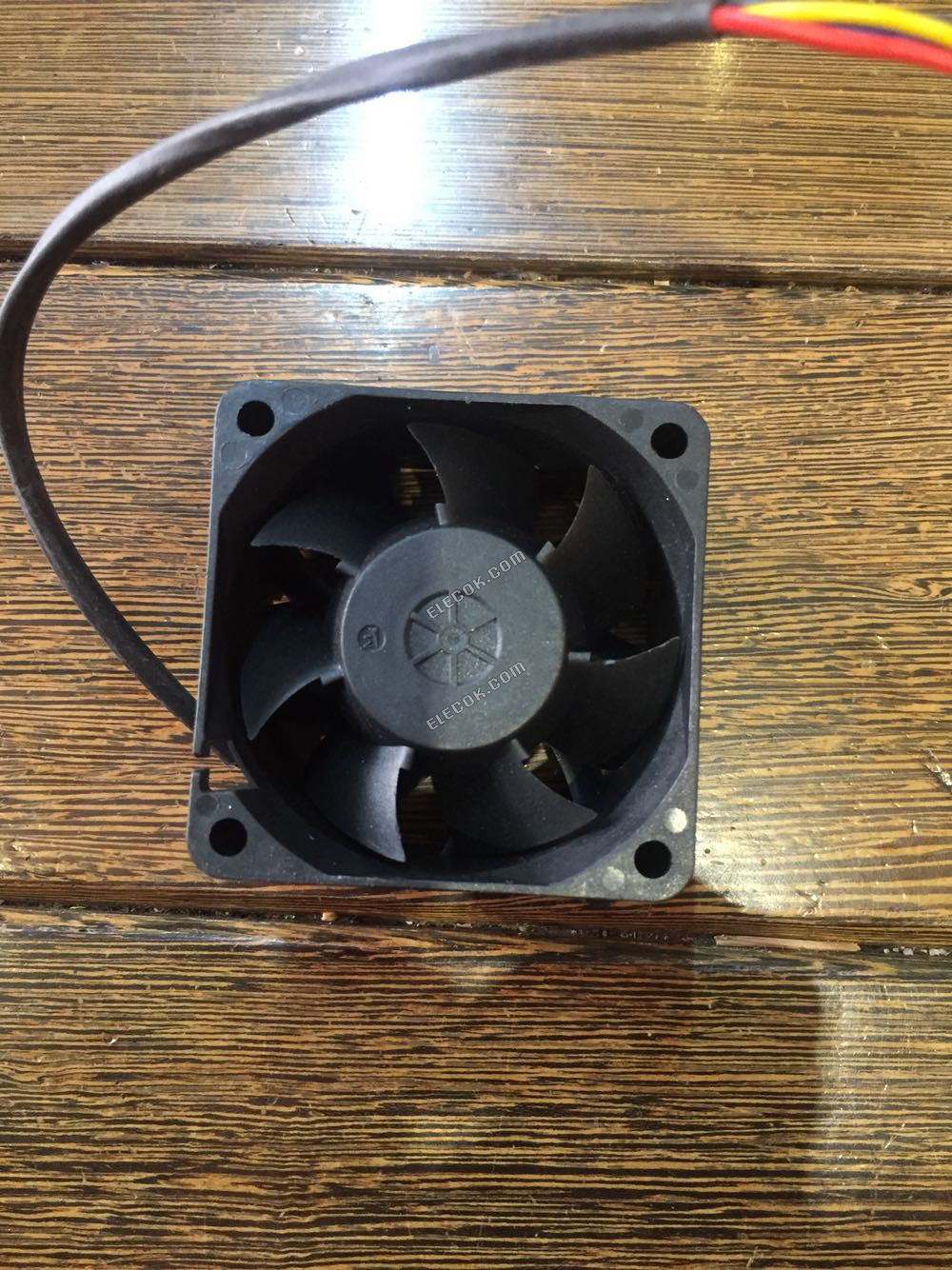 M / Huaxia Hengtai DZ06038B12UG Serverový čtvercový Ventilátor DZ06038B12UG 