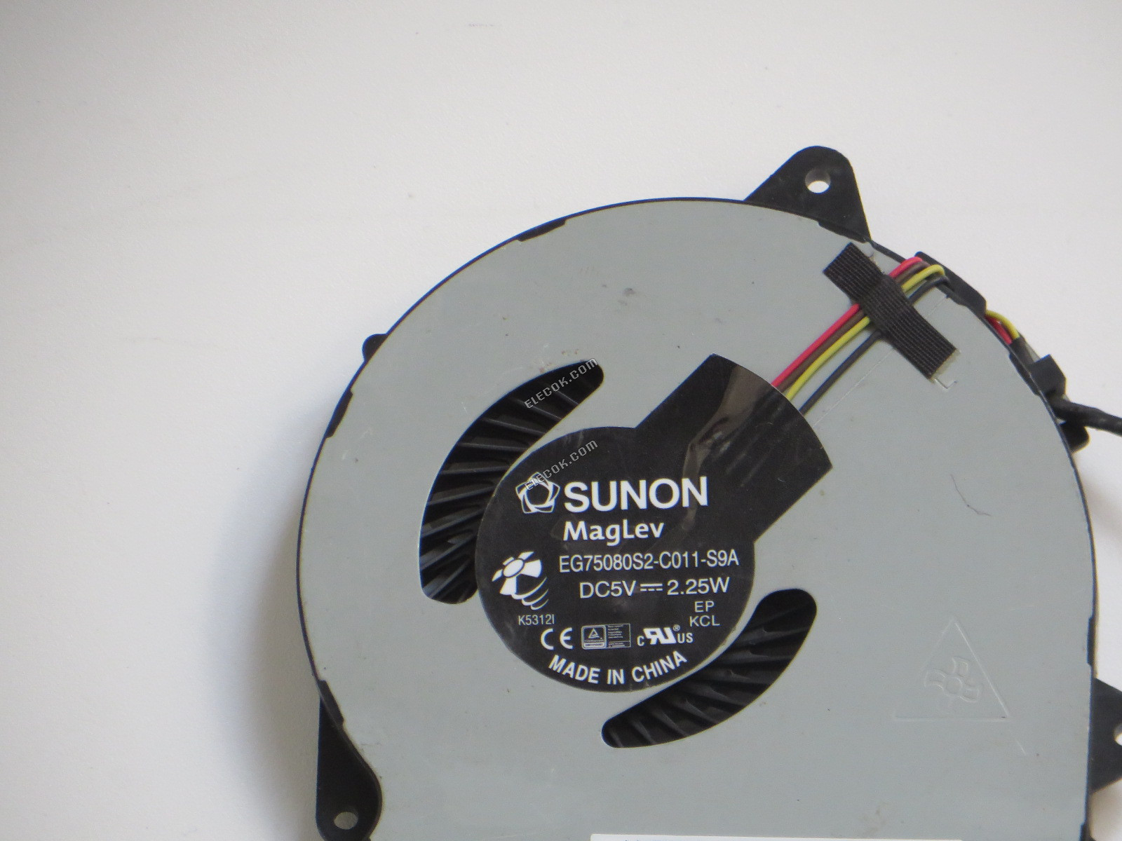 SUNON EG75080S2-C011-S9A Hűtőventilátor DC 5V 2,25W 4 vezeték Hűtőventilátor, használt 