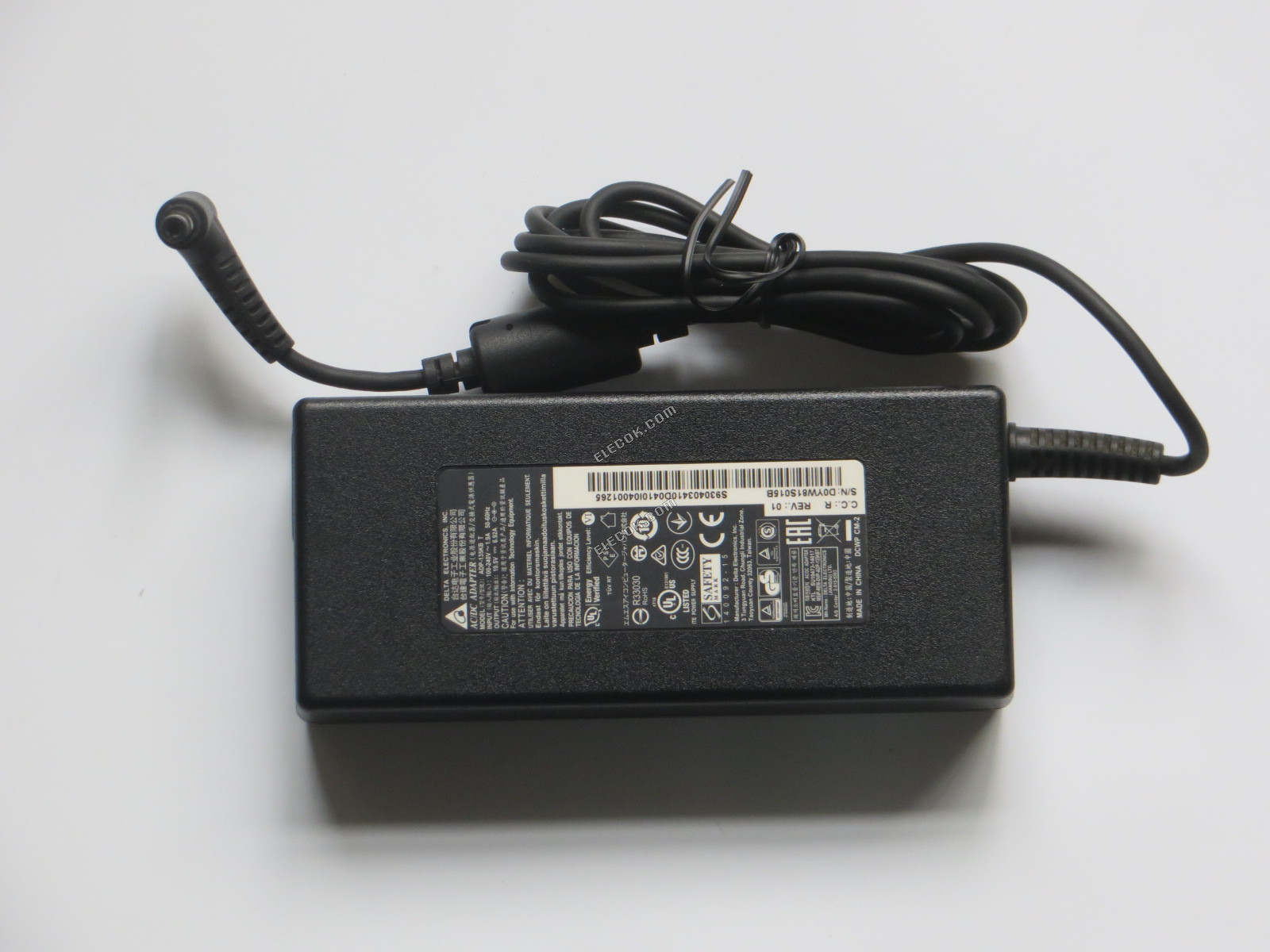DELTA ADP-135KB T 19.5V 6,92A 135W AC Adapter Pro MSI Notebook Napájecí Zdroj Charger s 5.5*2.5mm rozhraní, použitý 