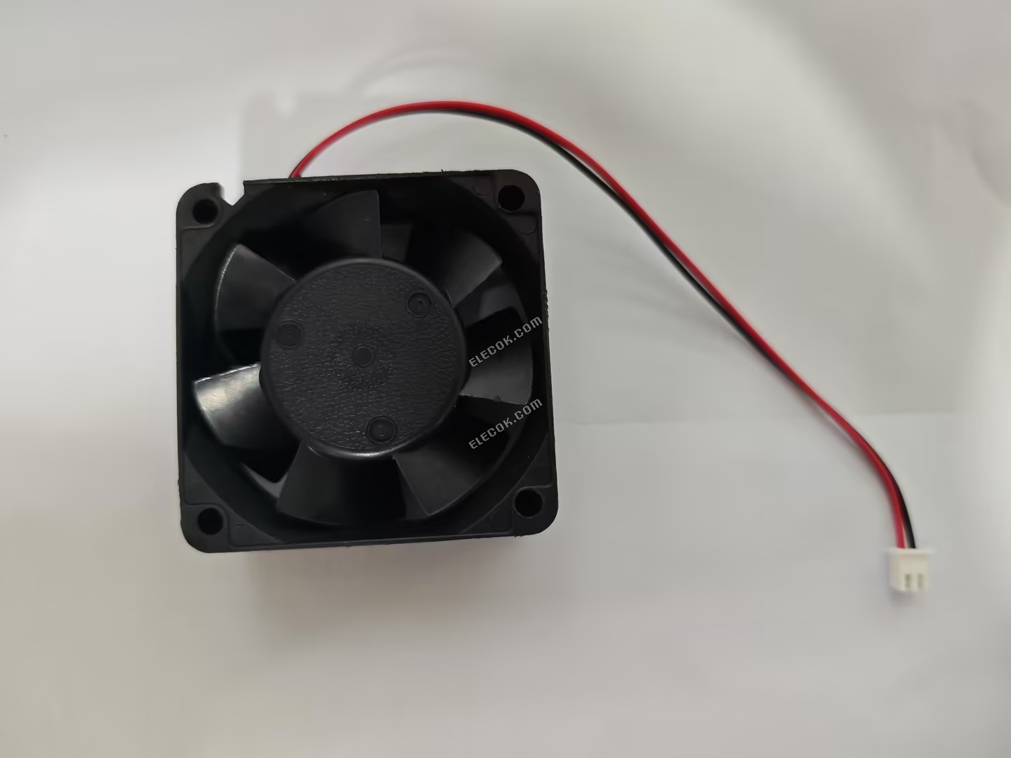 NMB 2410ML-05W-B60 6025 24V 0,17A 2 vezeték ventilátor -val/-vel fehér csatlakozó 